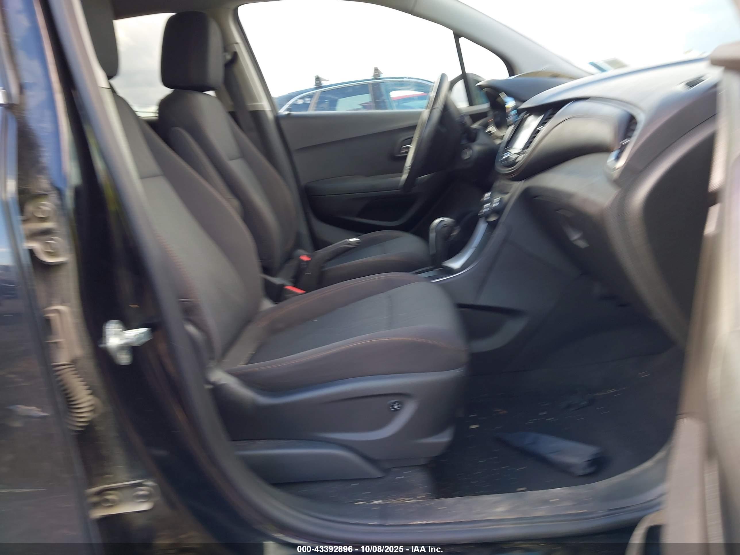 CHEVROLET TRAX image 5
