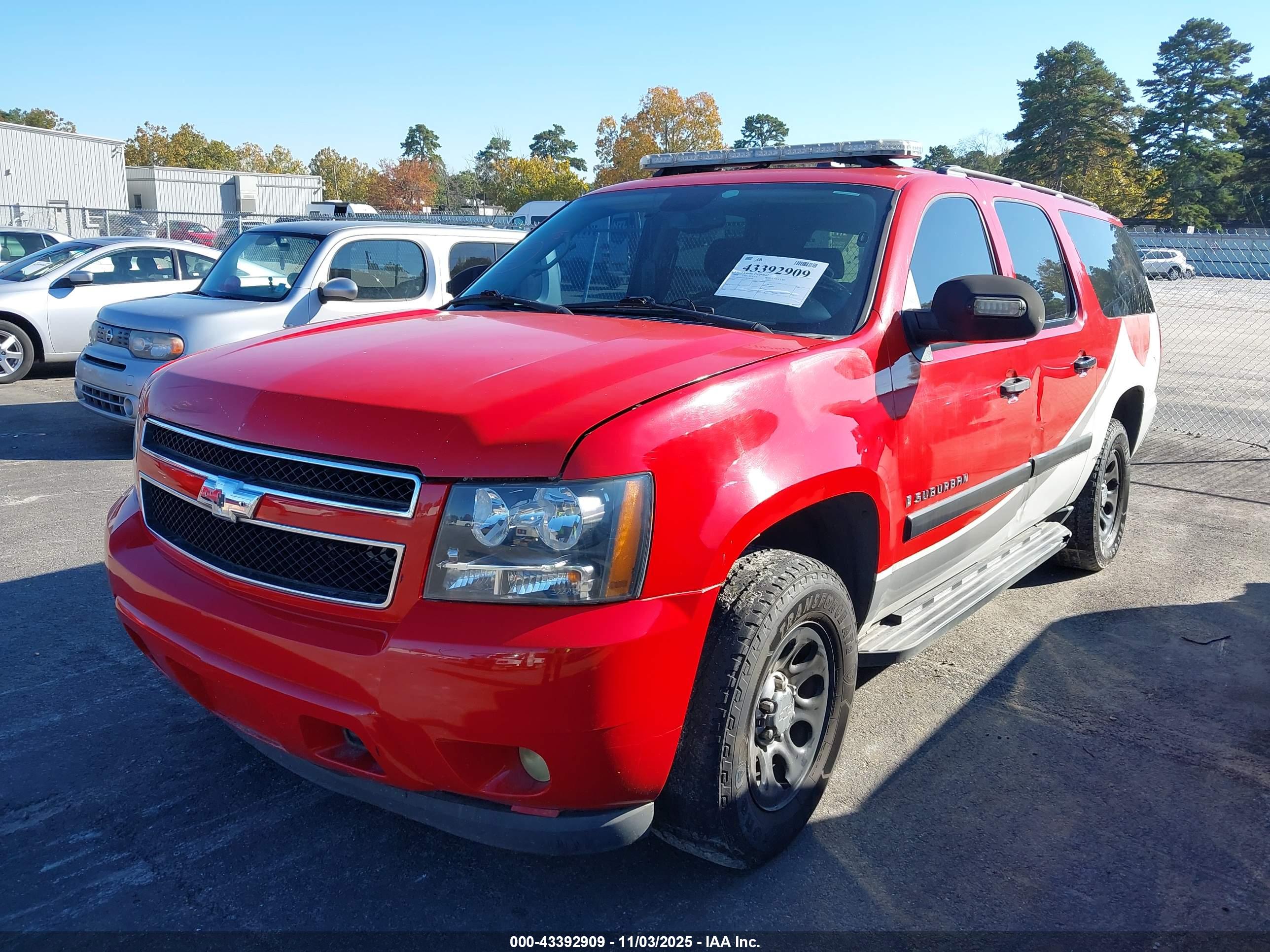 CHEVROLET SUBURBAN image 2