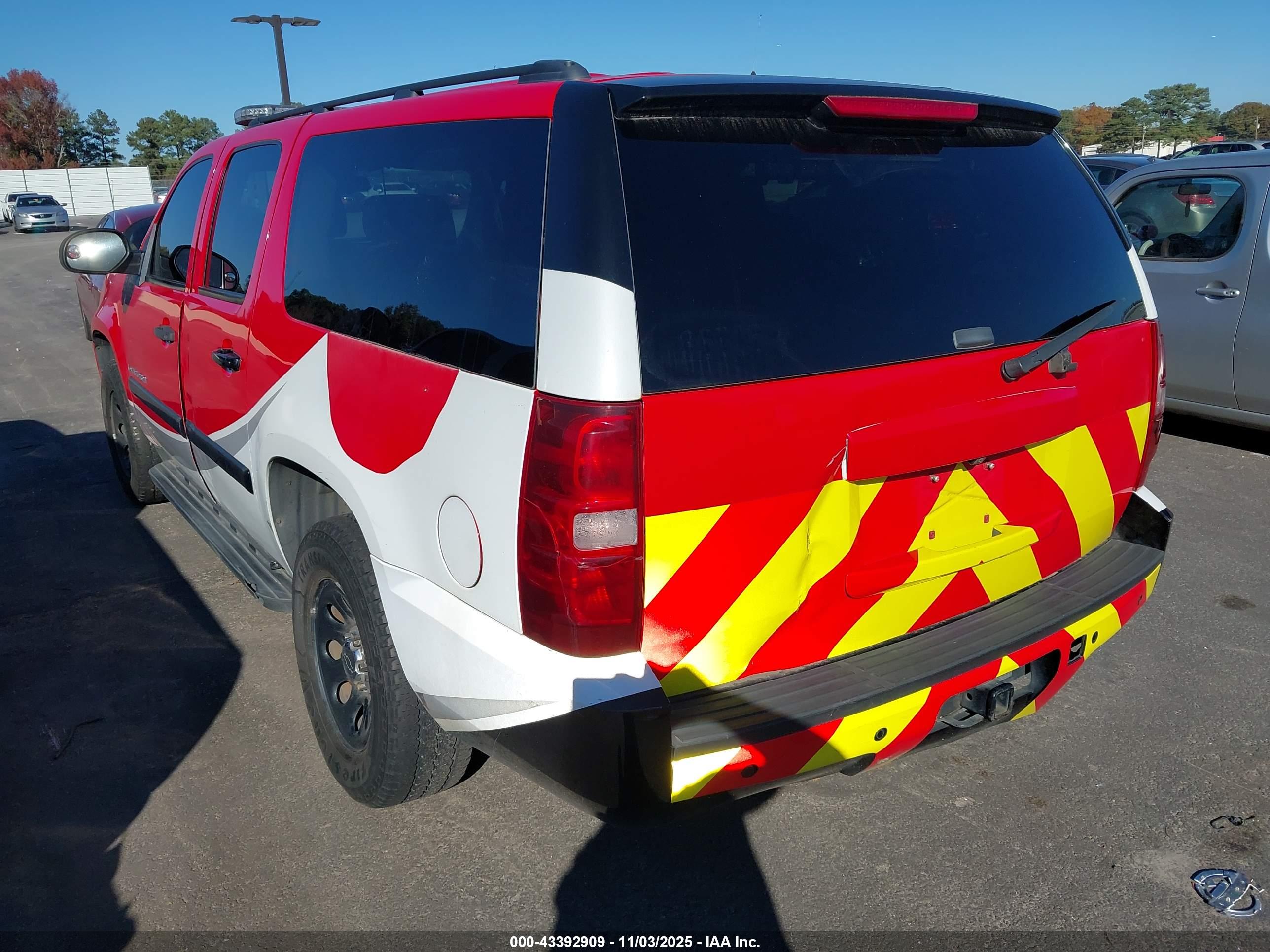 CHEVROLET SUBURBAN image 3