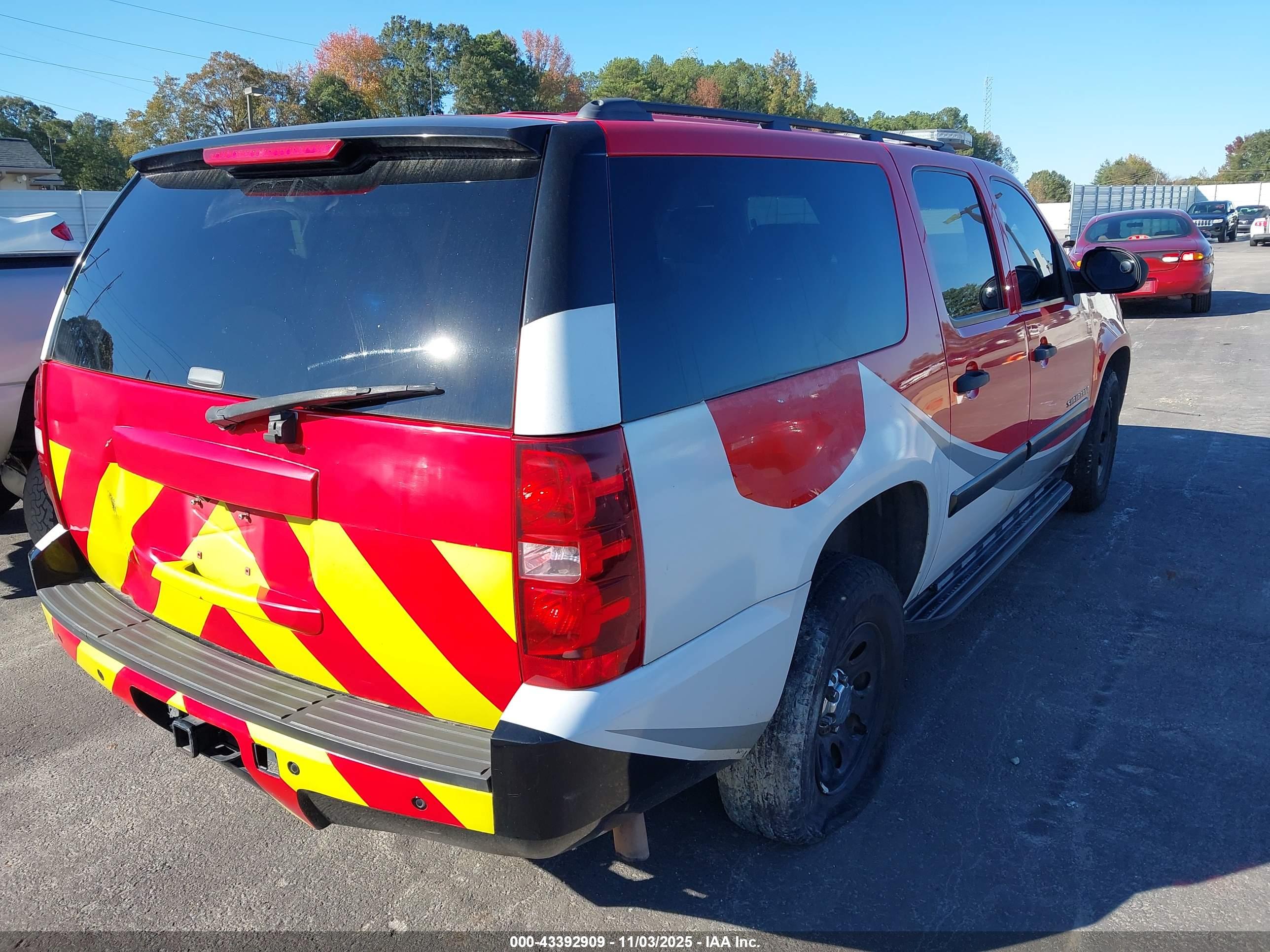 CHEVROLET SUBURBAN image 4