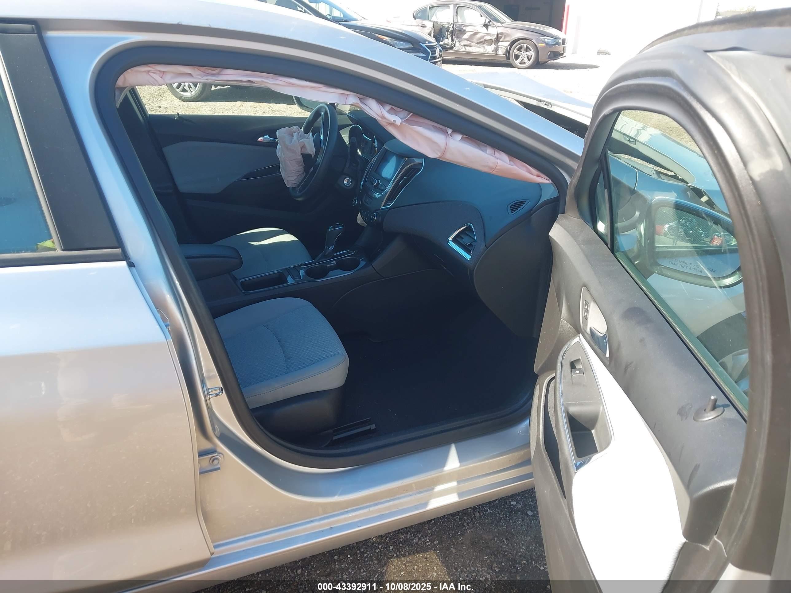 CHEVROLET CRUZE image 5