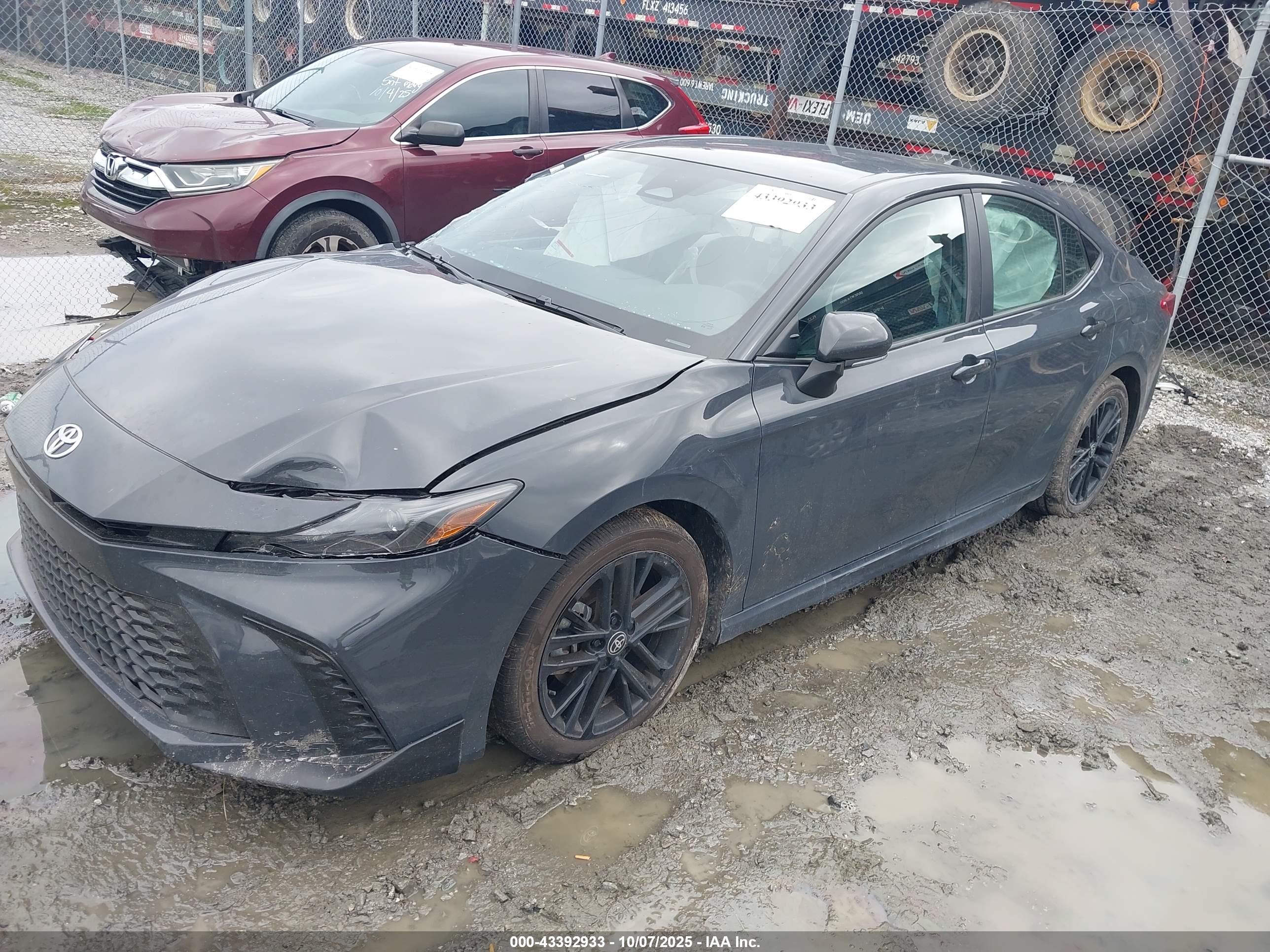 TOYOTA CAMRY image 2