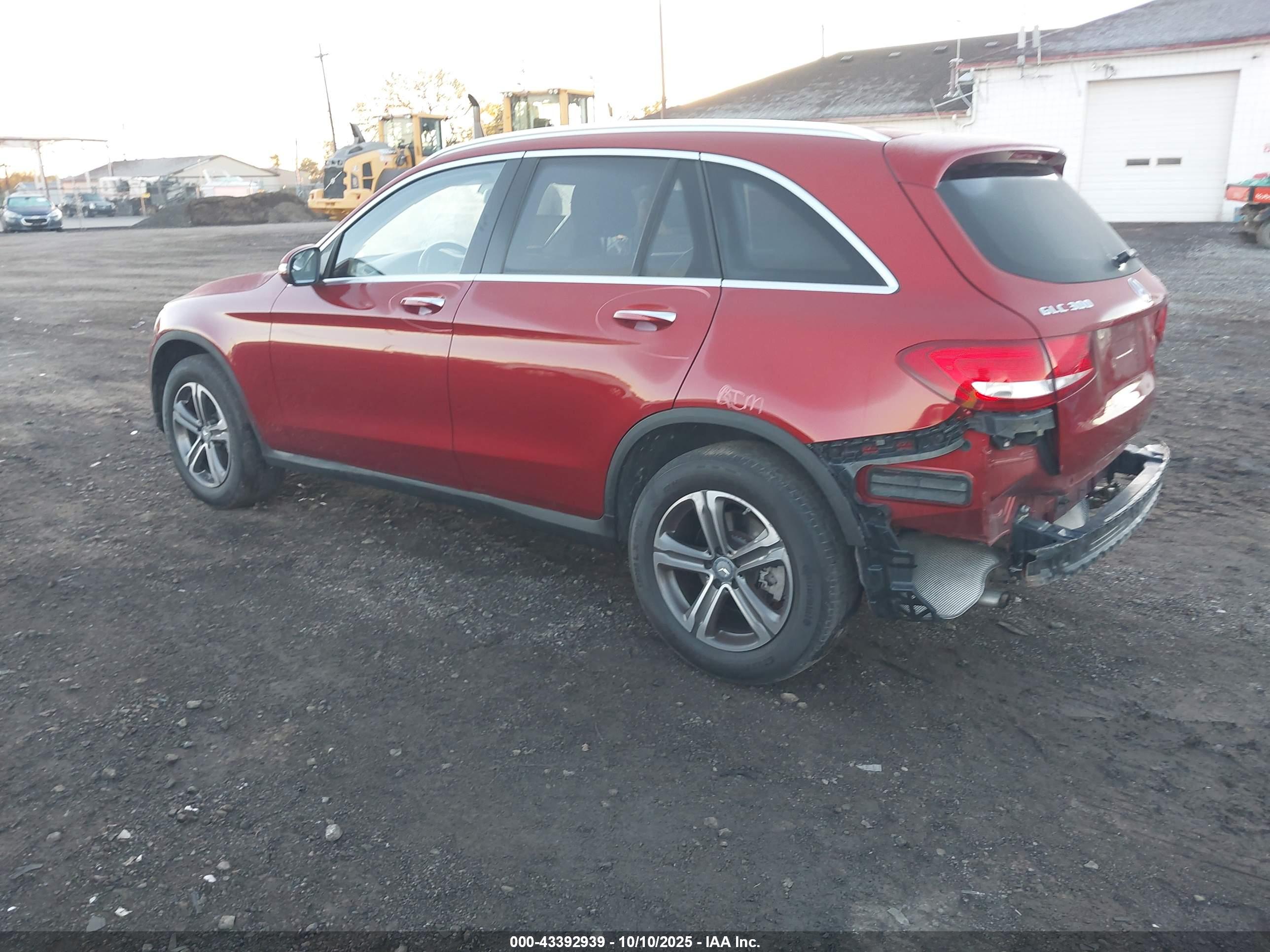 MERCEDES-BENZ GLC image 3