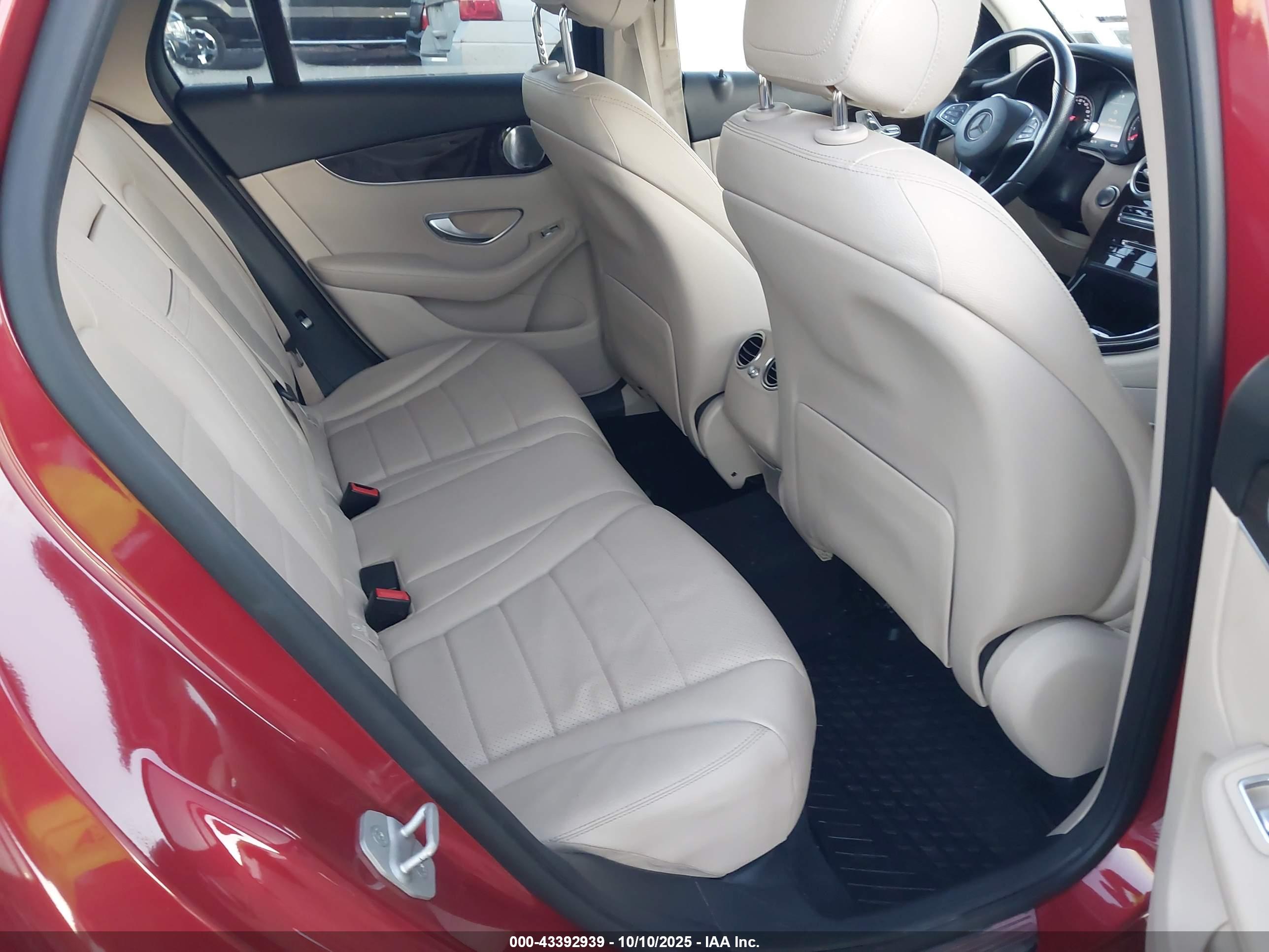 MERCEDES-BENZ GLC image 8