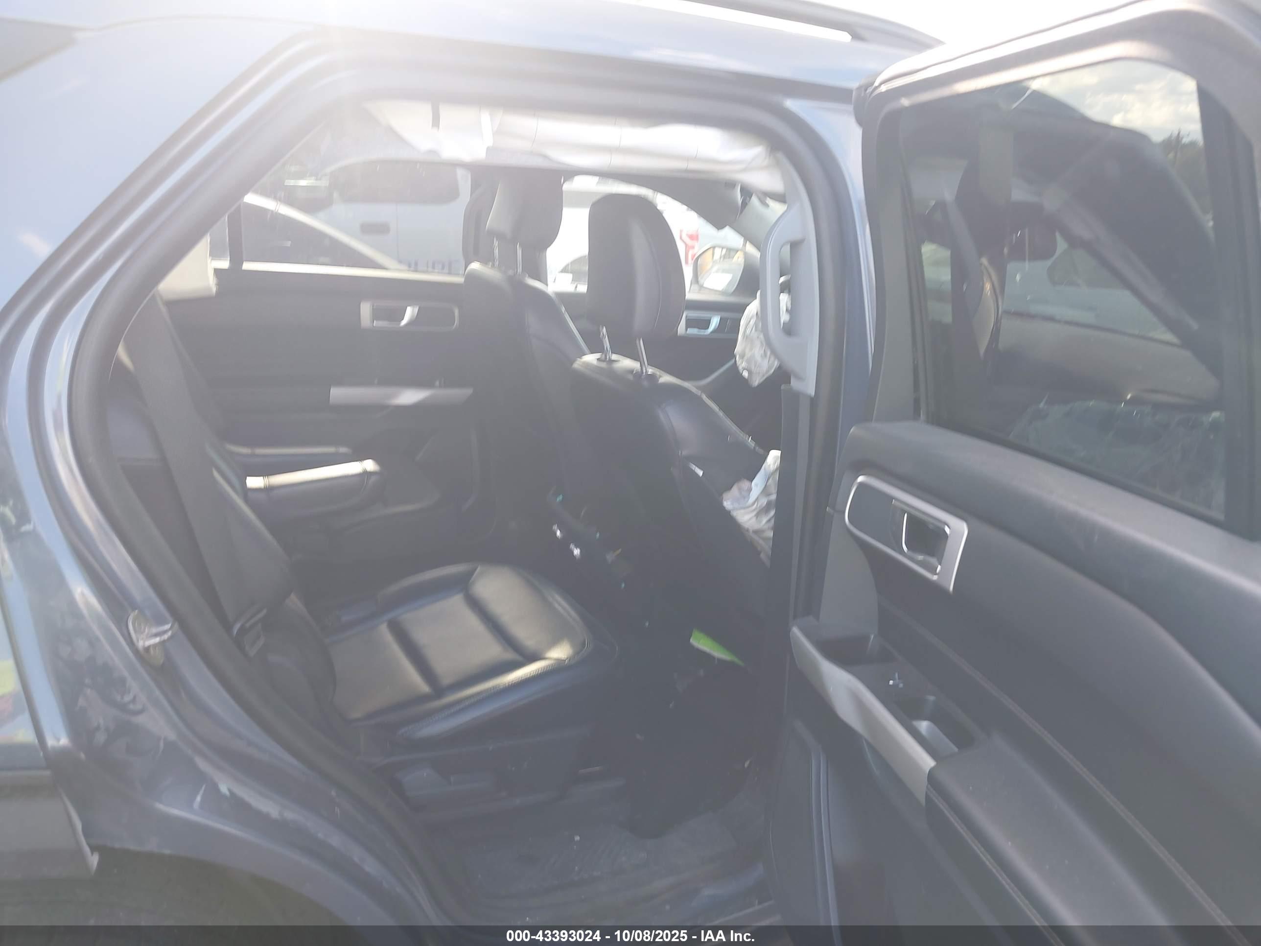 FORD EXPLORER image 8