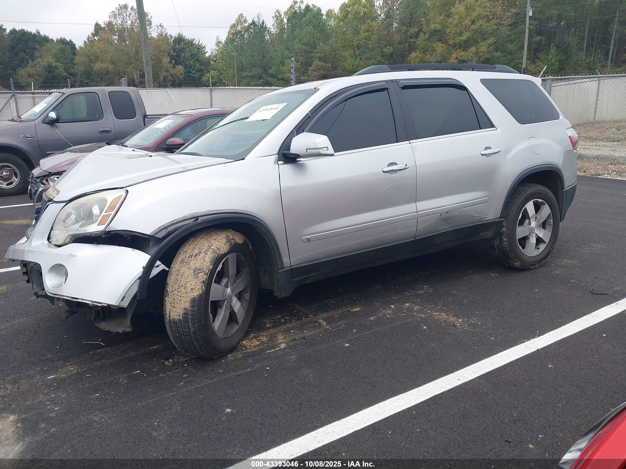 GMC ACADIA image 2