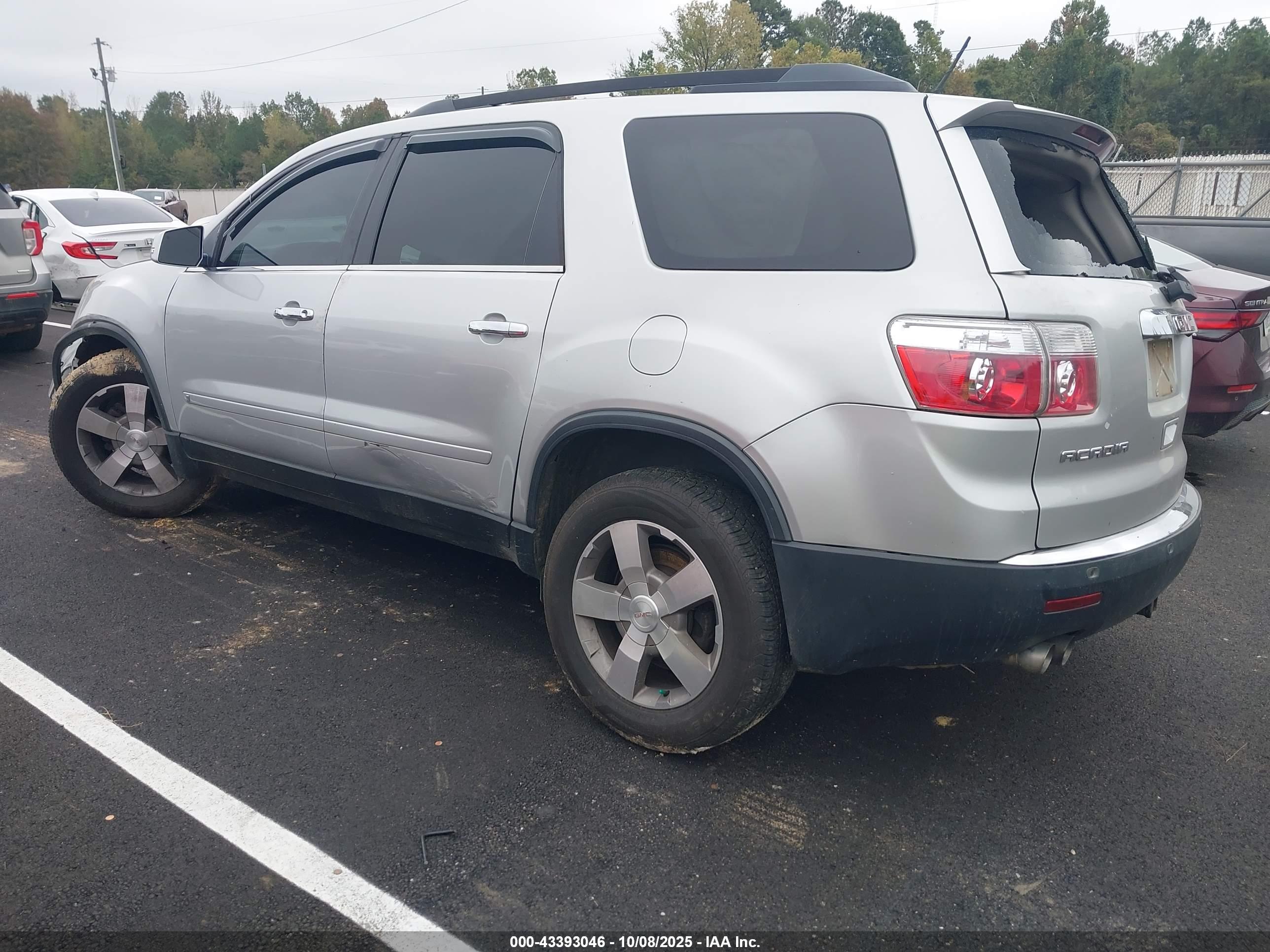 GMC ACADIA image 3