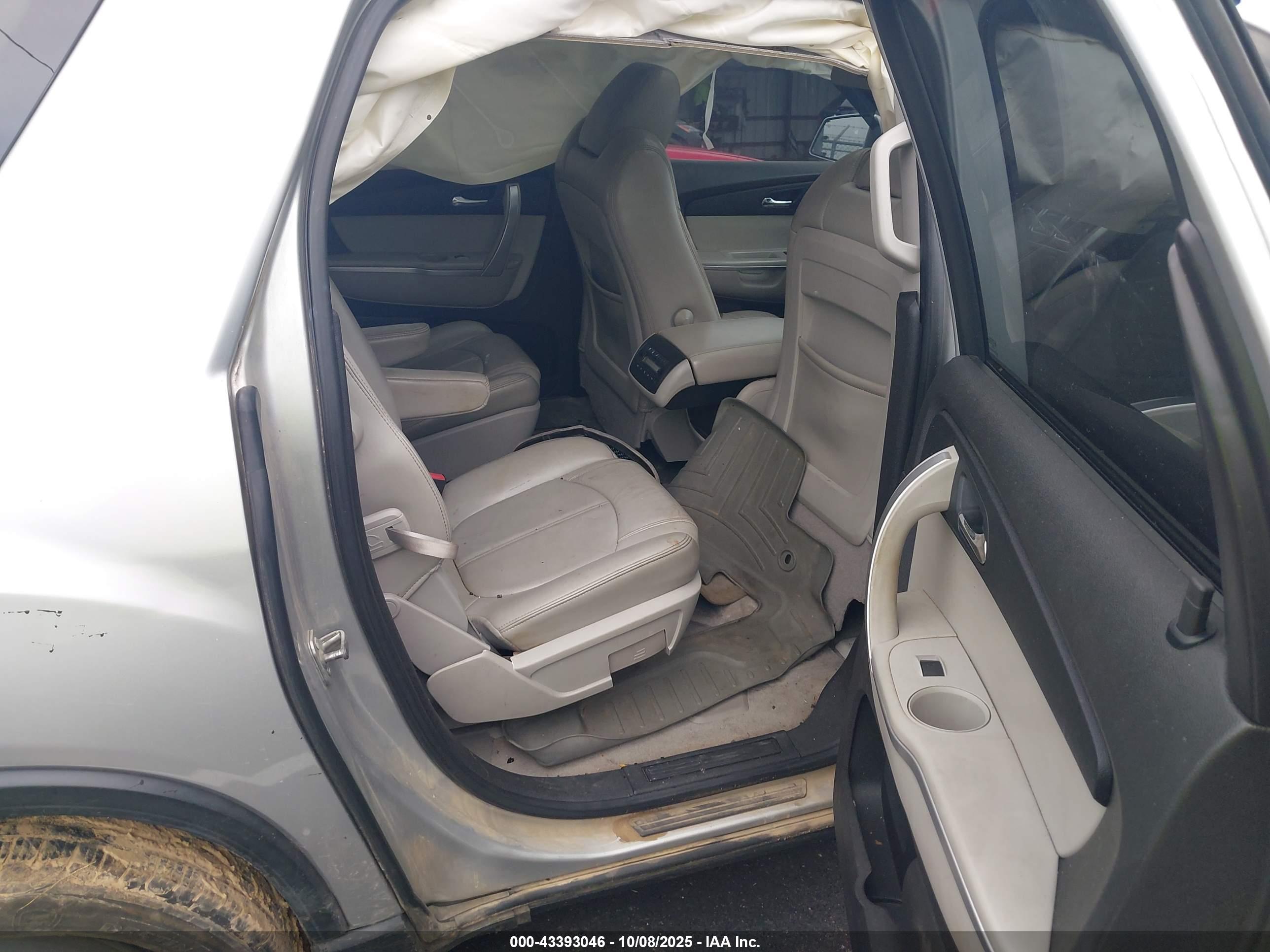 GMC ACADIA image 8