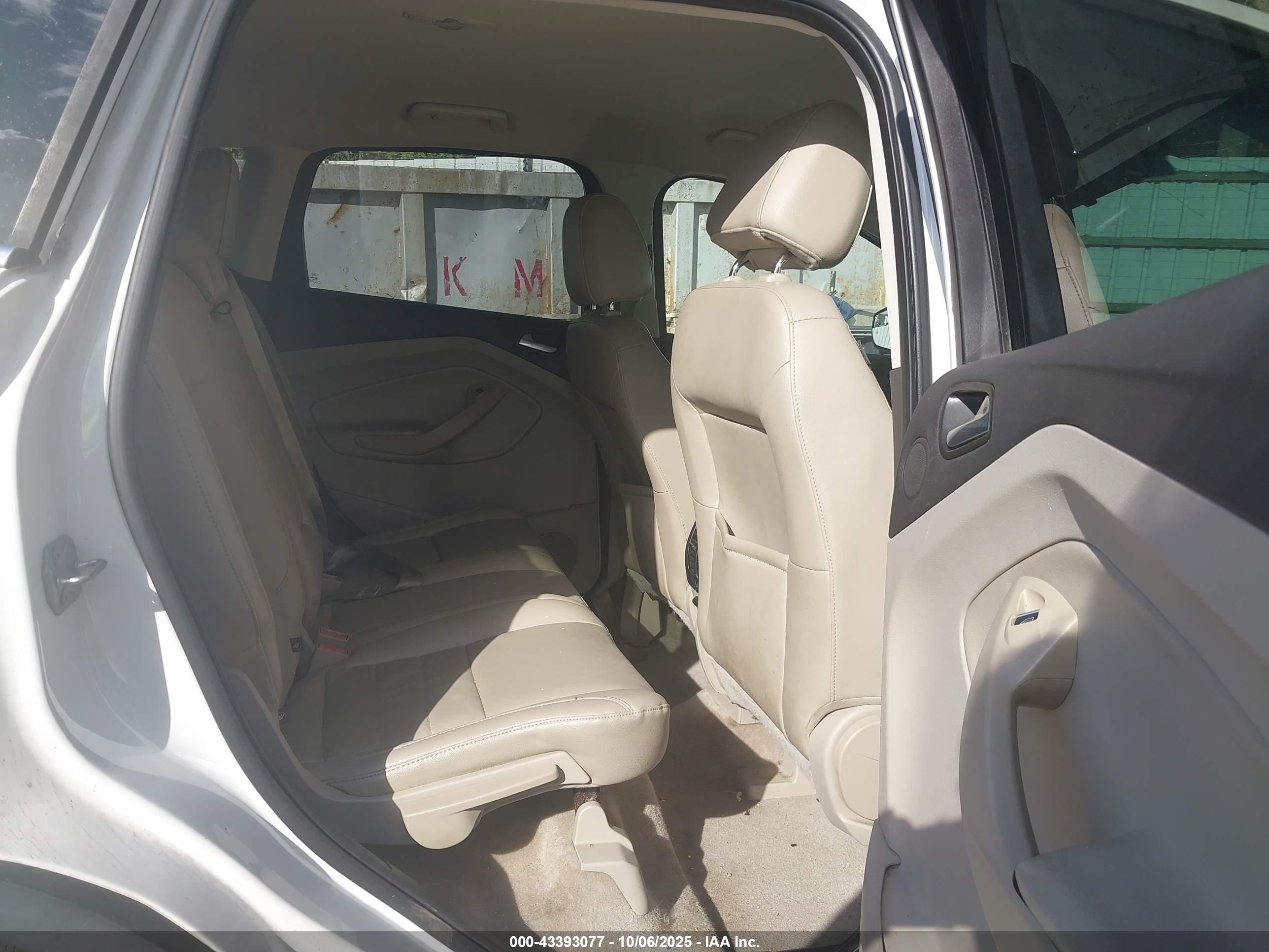 FORD ESCAPE image 8