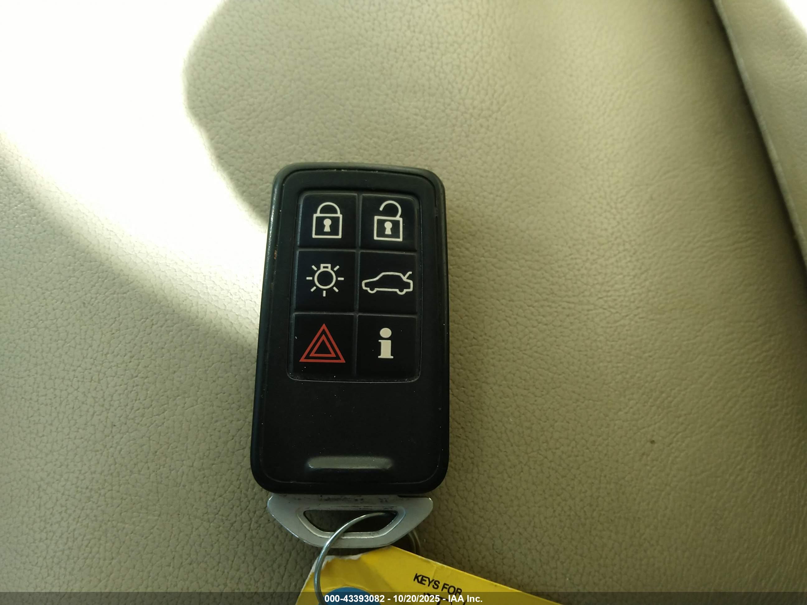 VOLVO S60 image 11