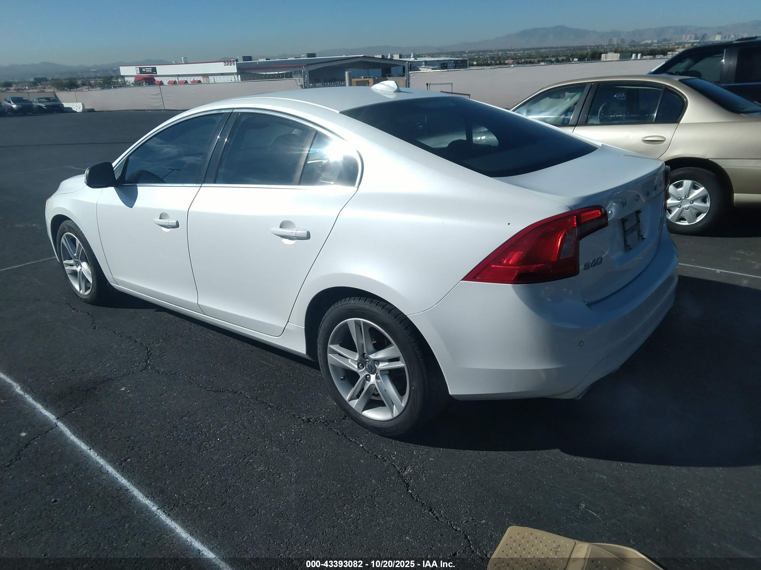 VOLVO S60 image 3