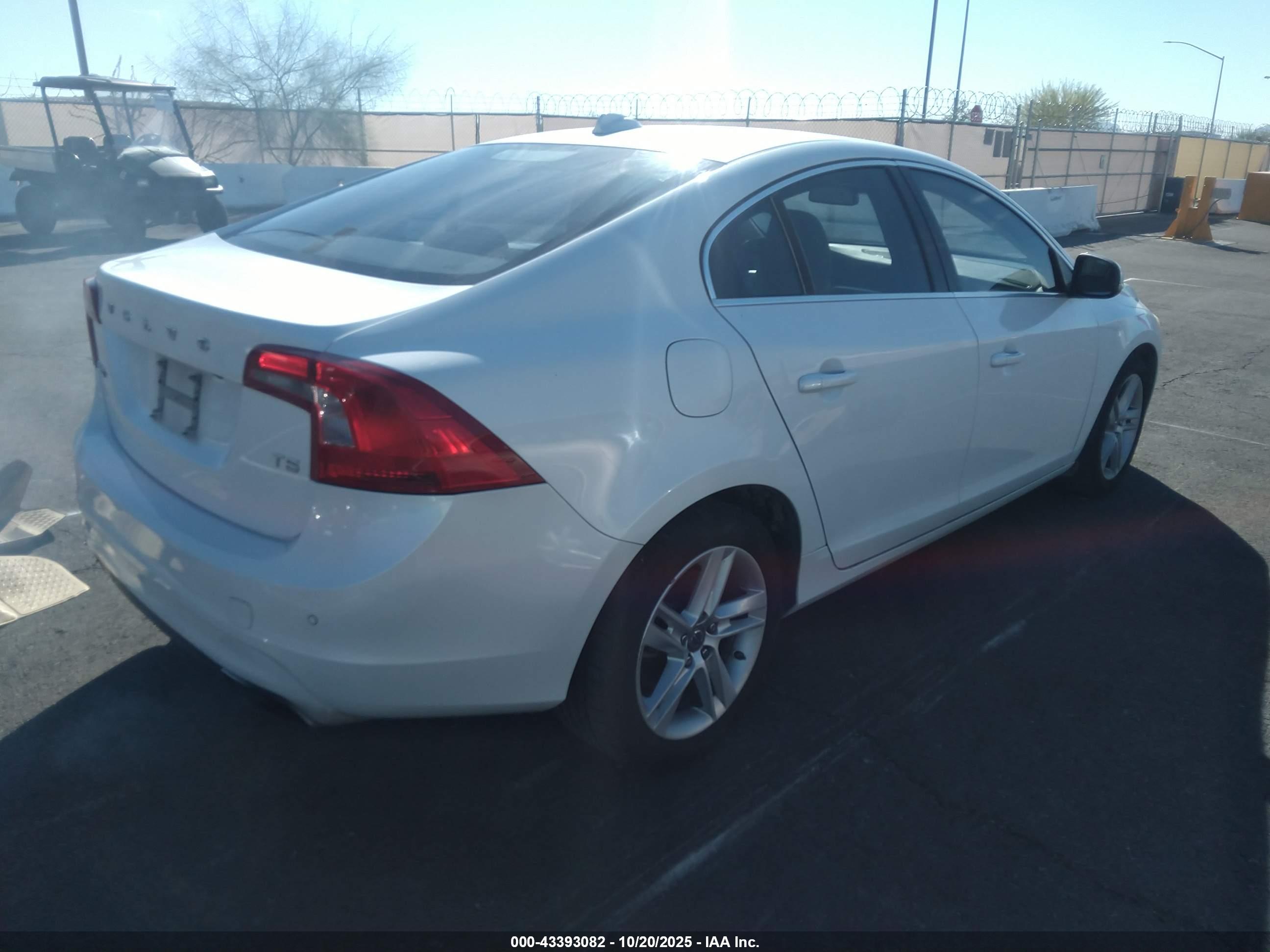 VOLVO S60 image 4