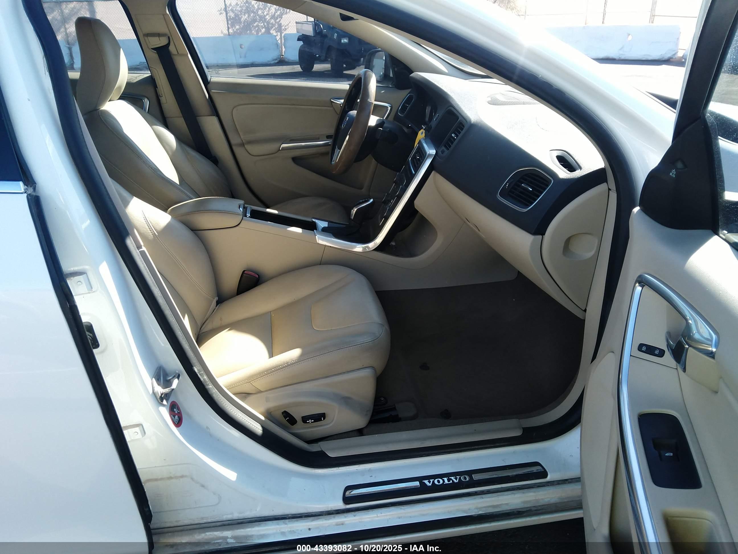VOLVO S60 image 5