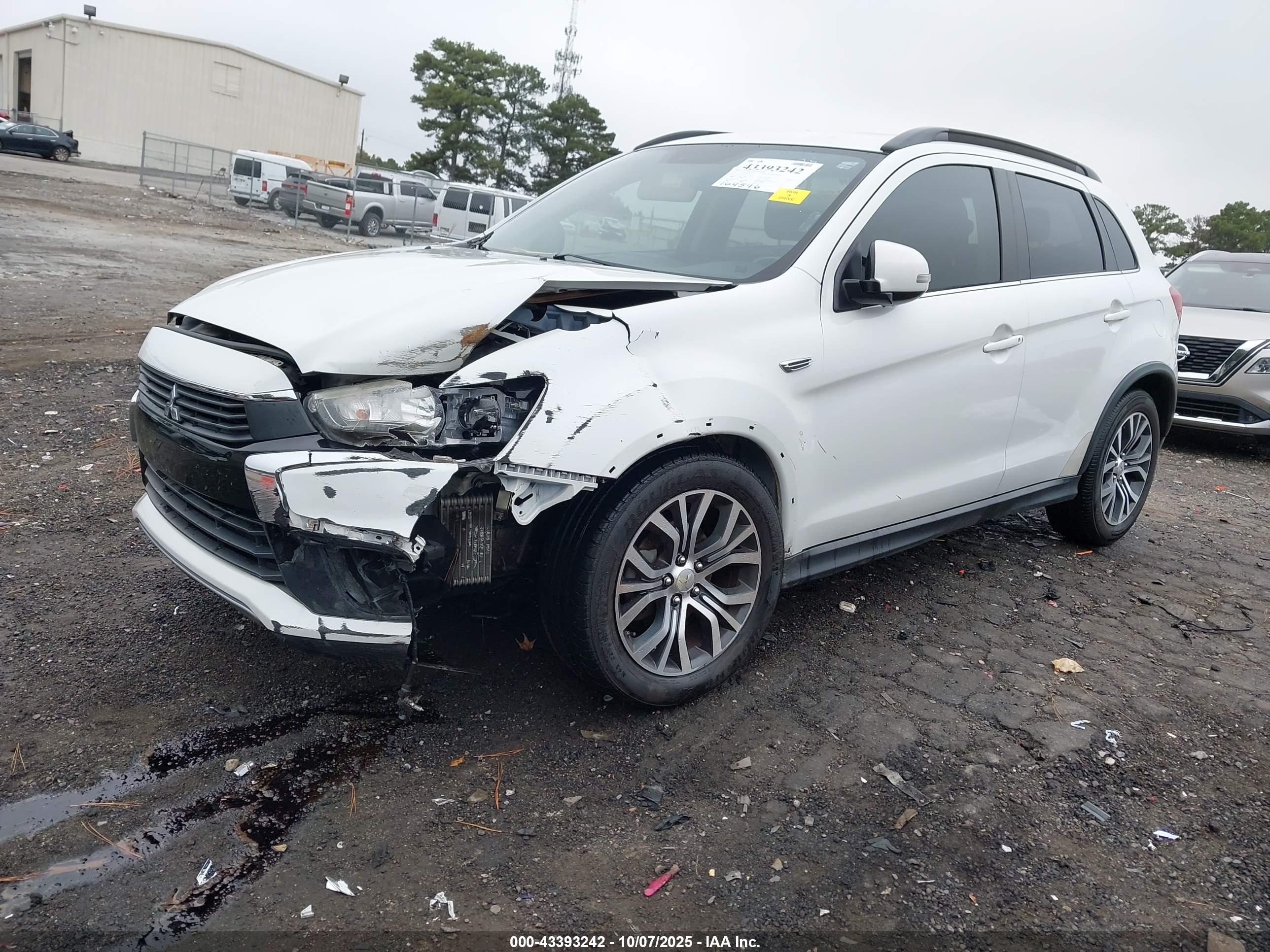 MITSUBISHI OUTLANDER image 2