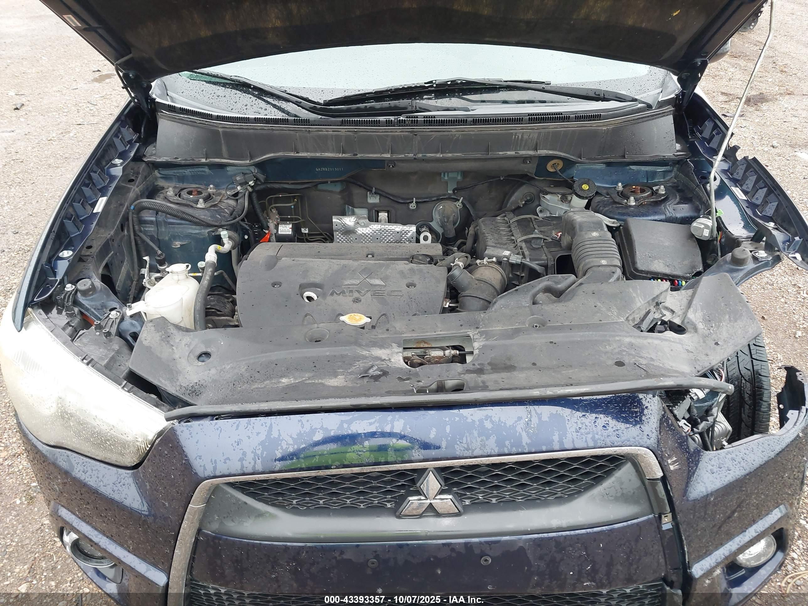 MITSUBISHI OUTLANDER image 10