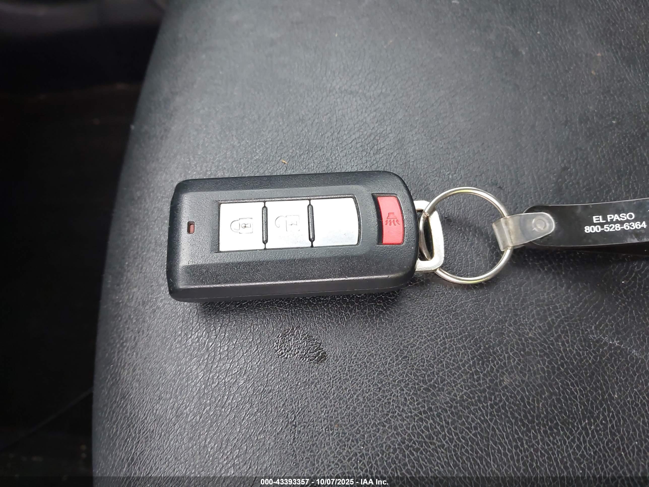 MITSUBISHI OUTLANDER image 11