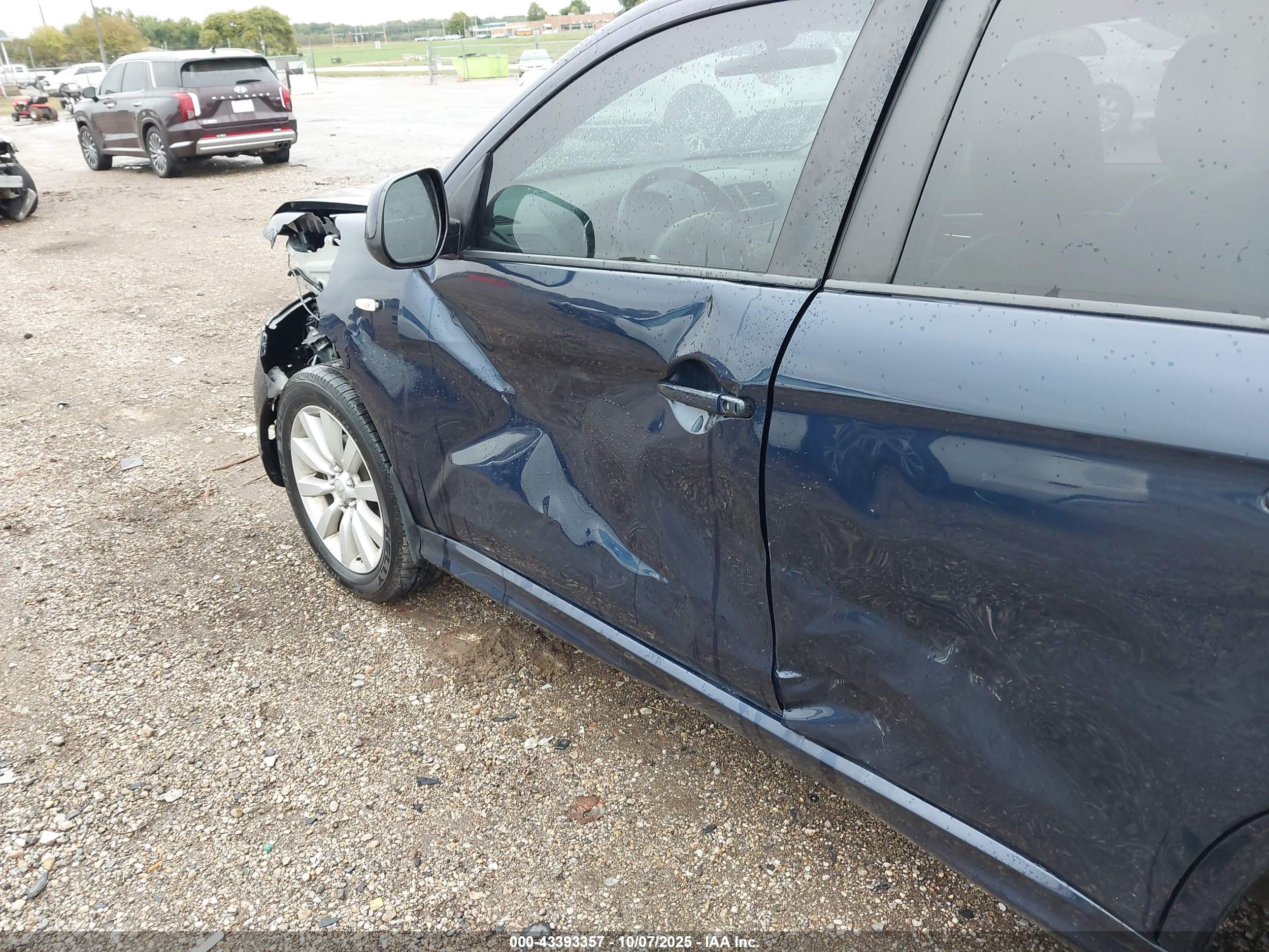 MITSUBISHI OUTLANDER image 6