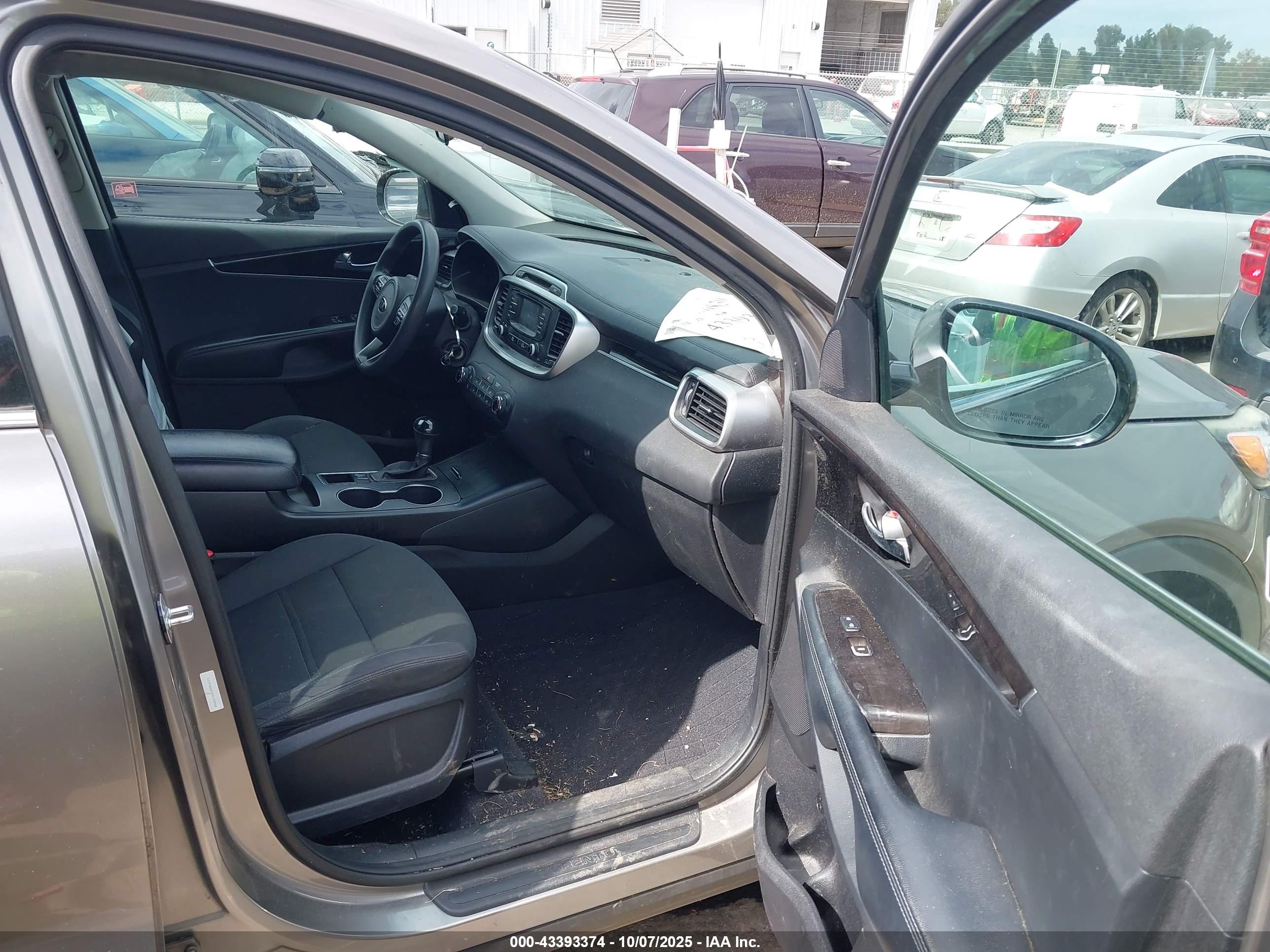 KIA SORENTO image 5