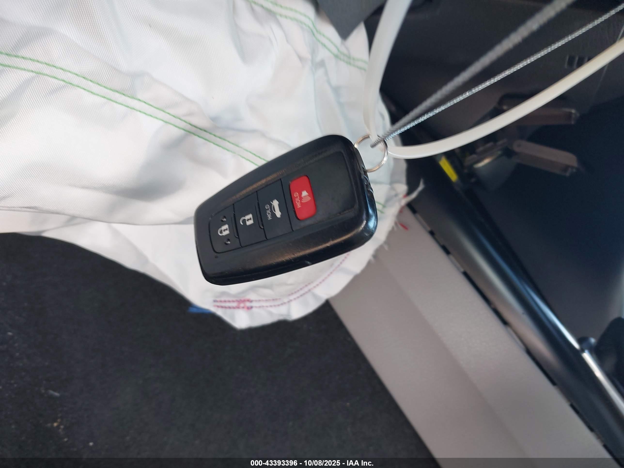 TOYOTA CAMRY image 11