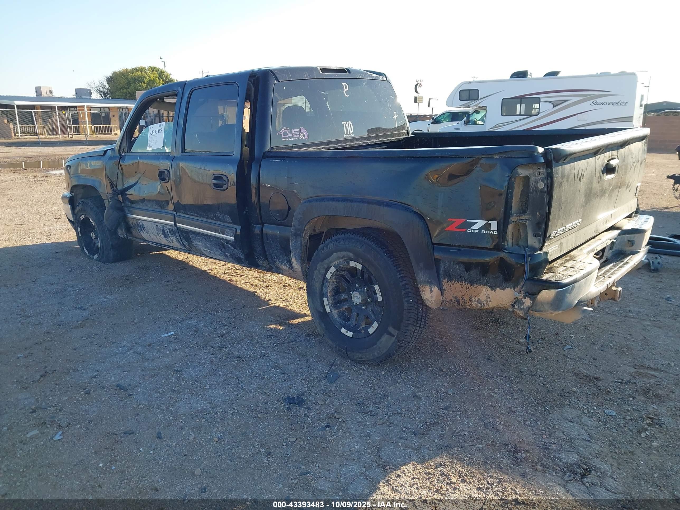 CHEVROLET SILVERADO image 3