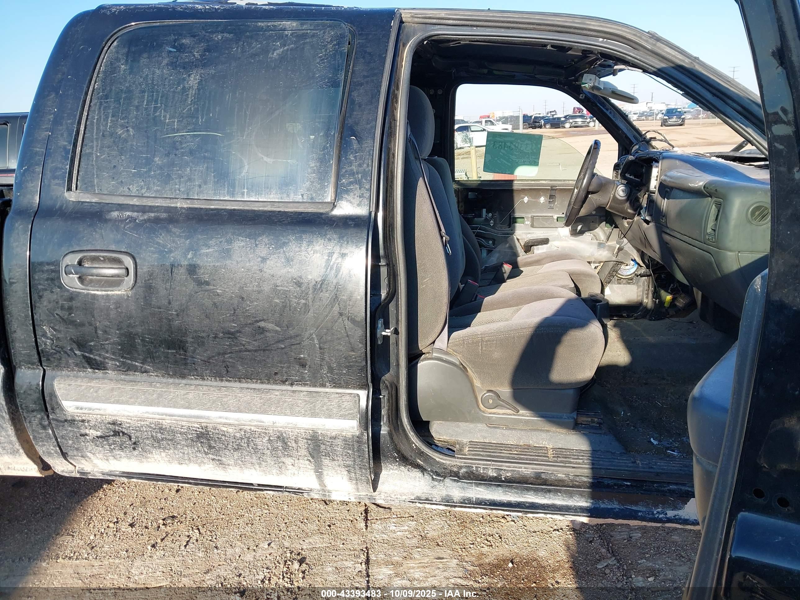 CHEVROLET SILVERADO image 5