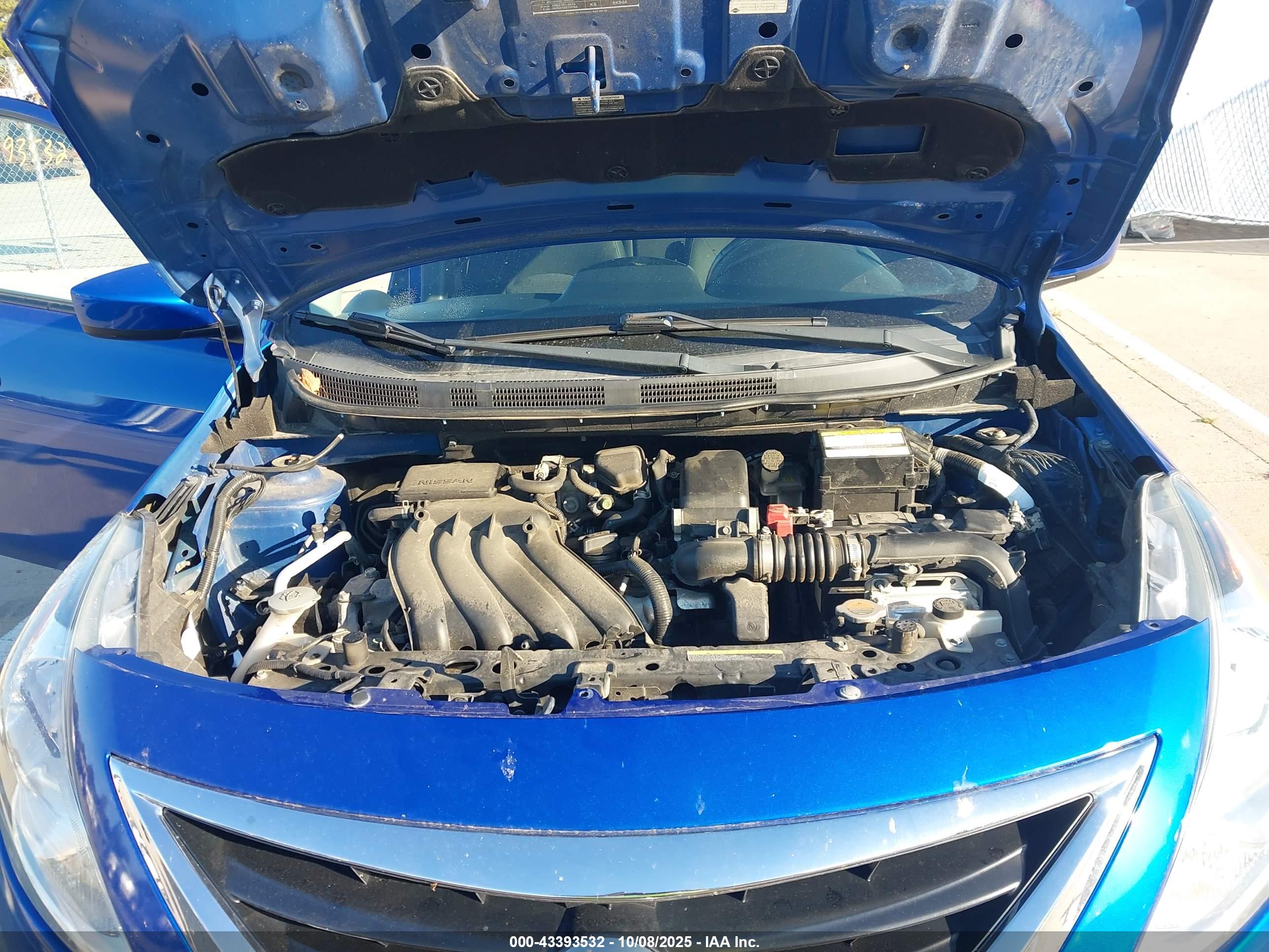 NISSAN VERSA image 10