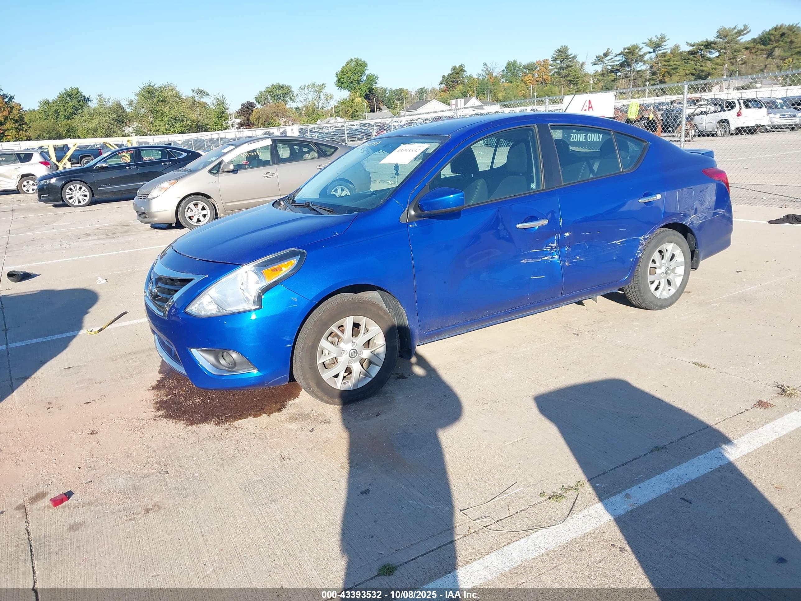 NISSAN VERSA image 2