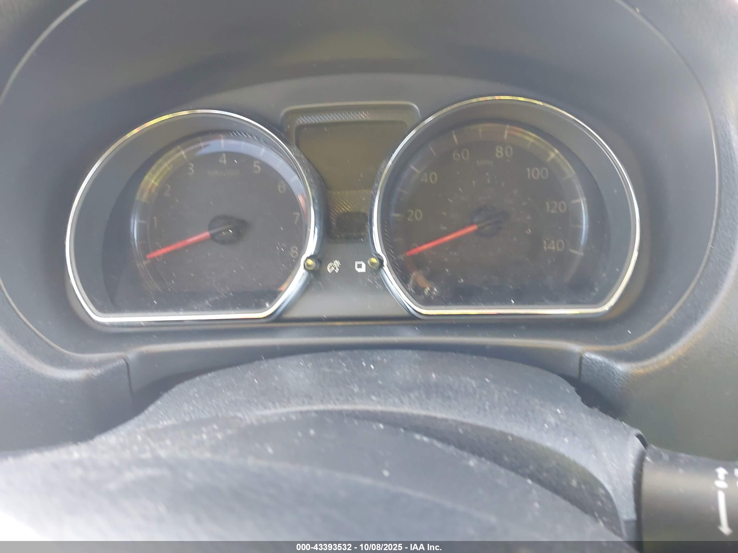 NISSAN VERSA image 7