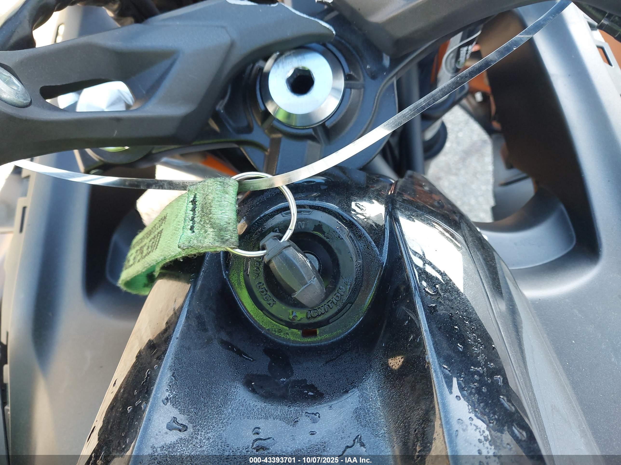 KAWASAKI EX650 image 11