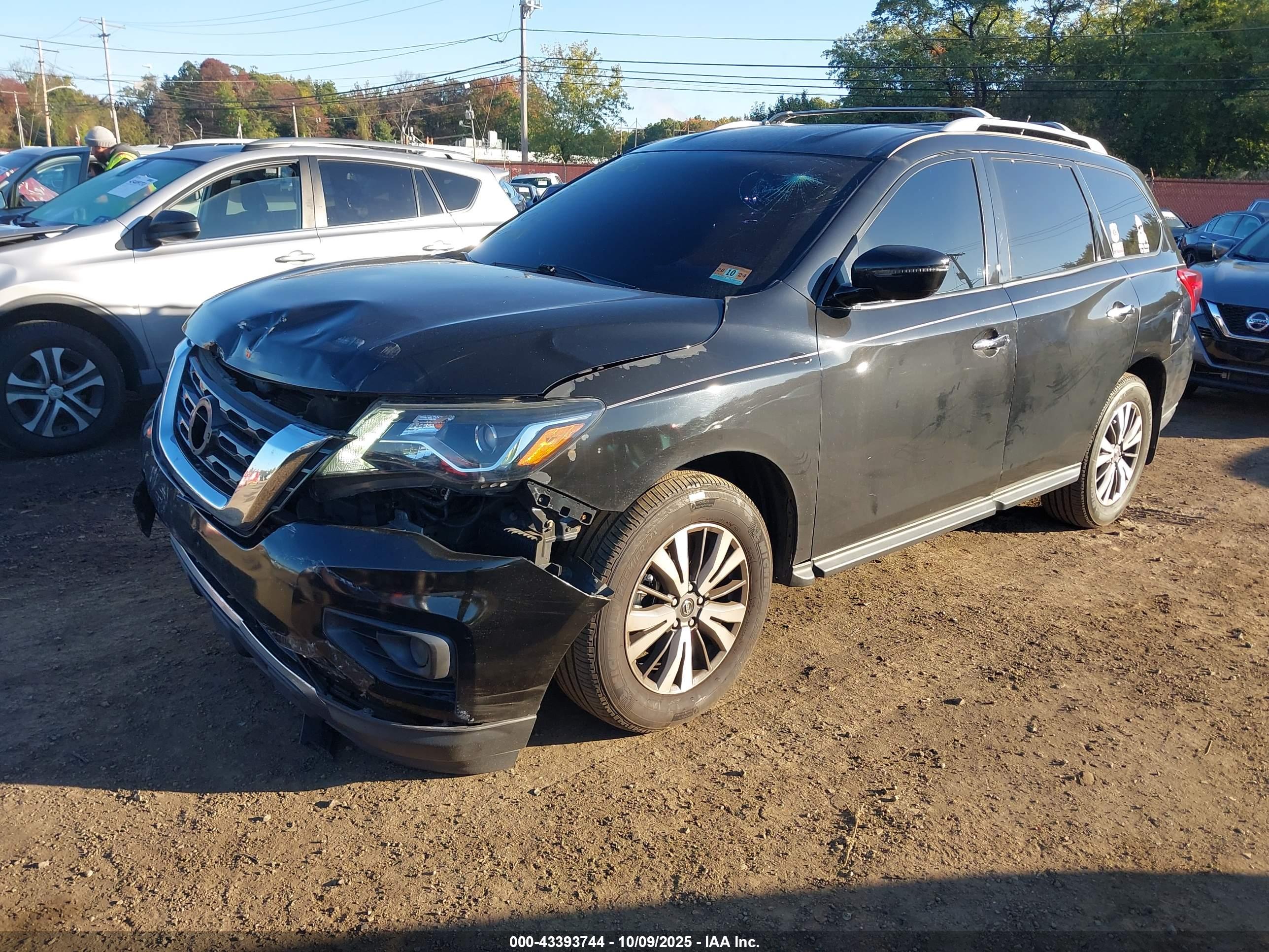 NISSAN PATHFINDER image 2
