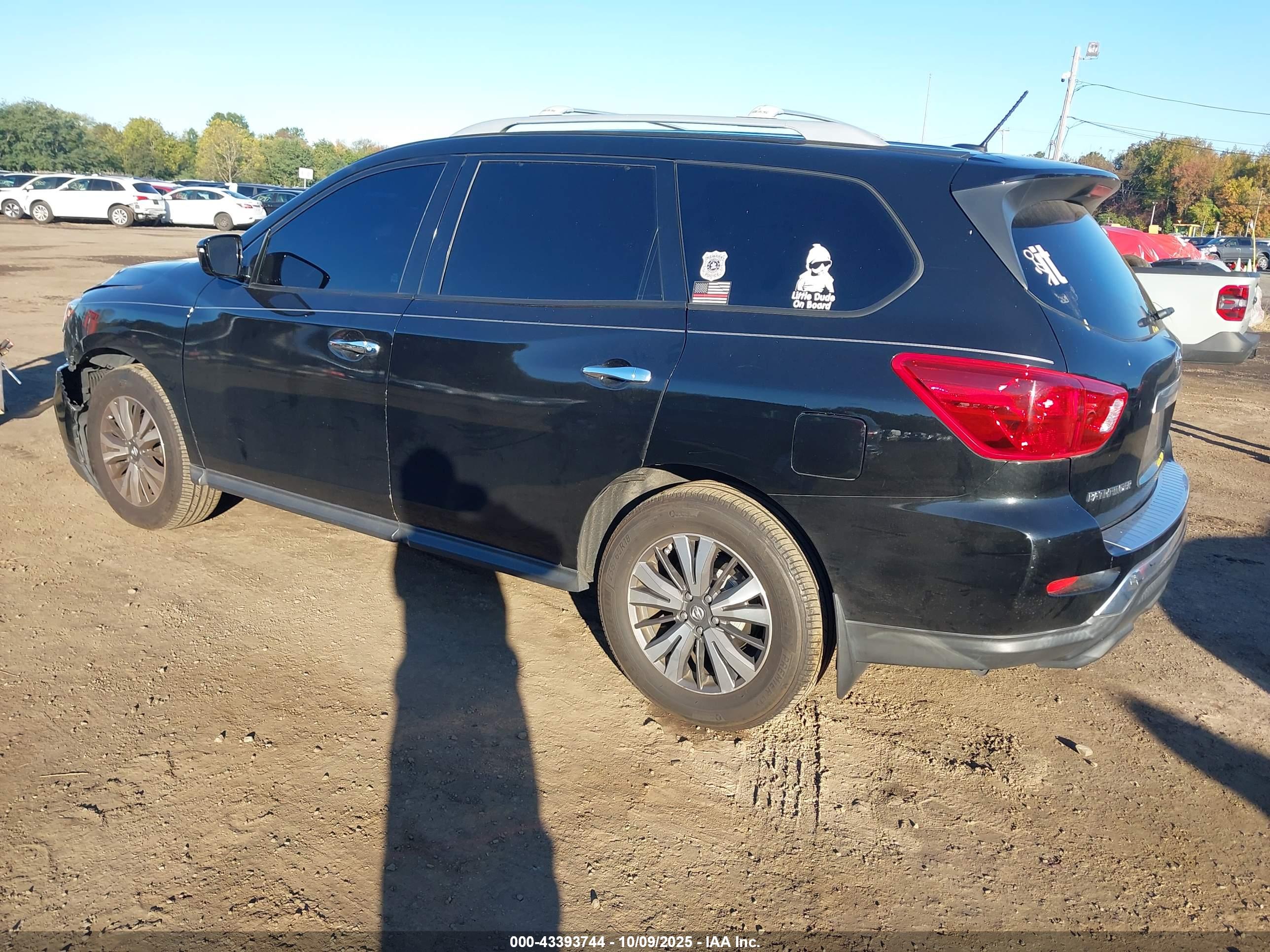 NISSAN PATHFINDER image 3