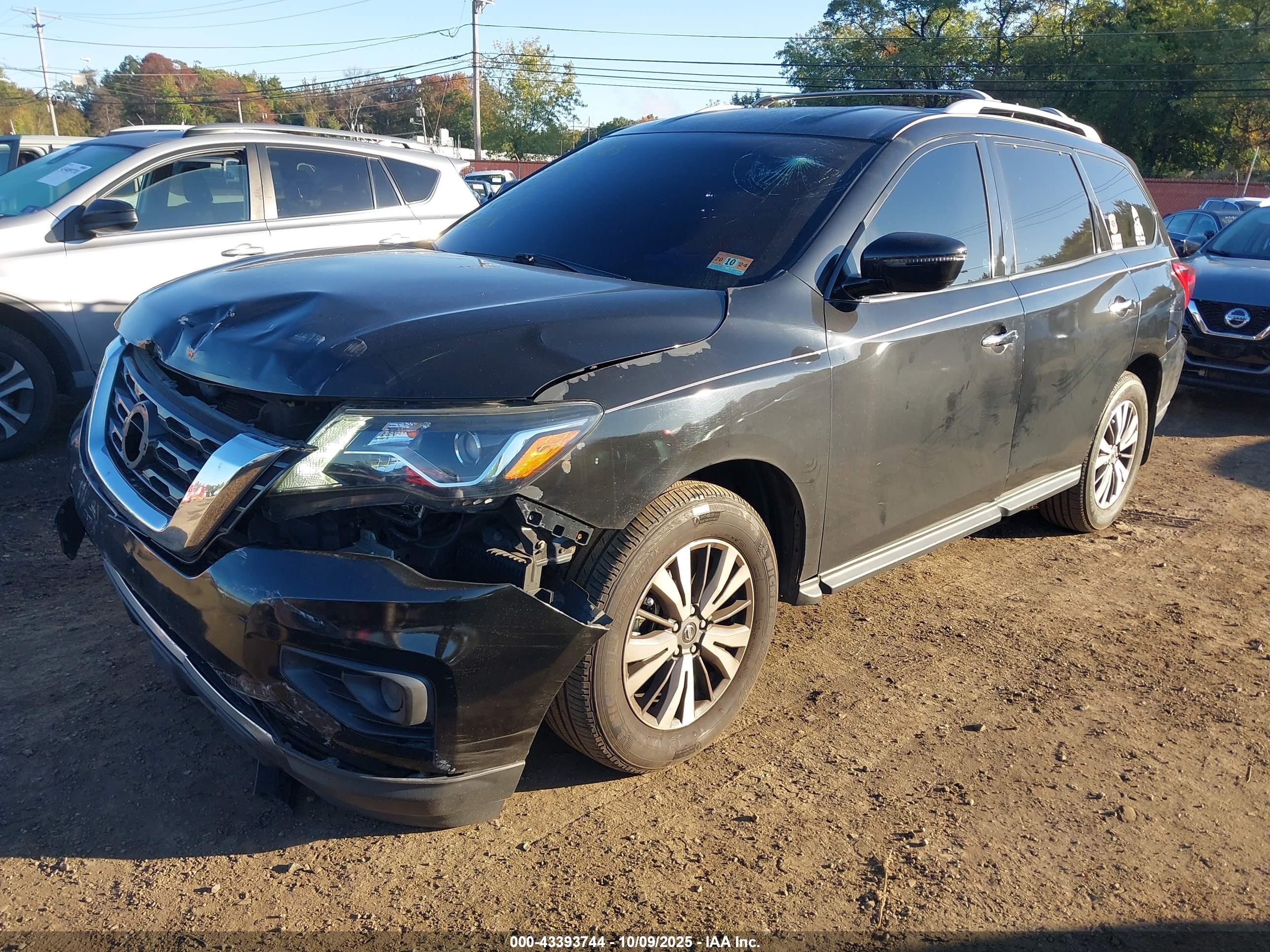 NISSAN PATHFINDER image 6