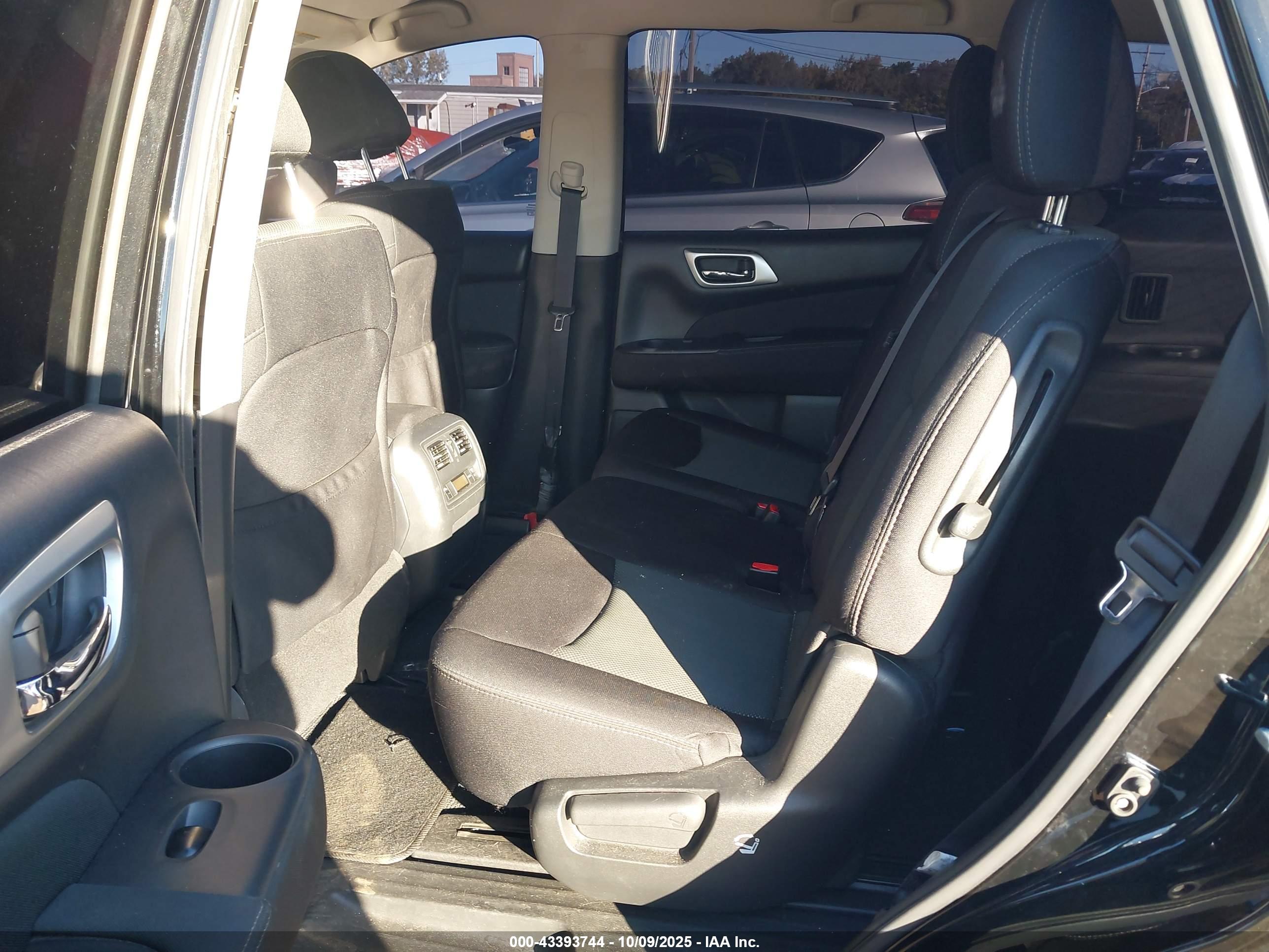 NISSAN PATHFINDER image 8