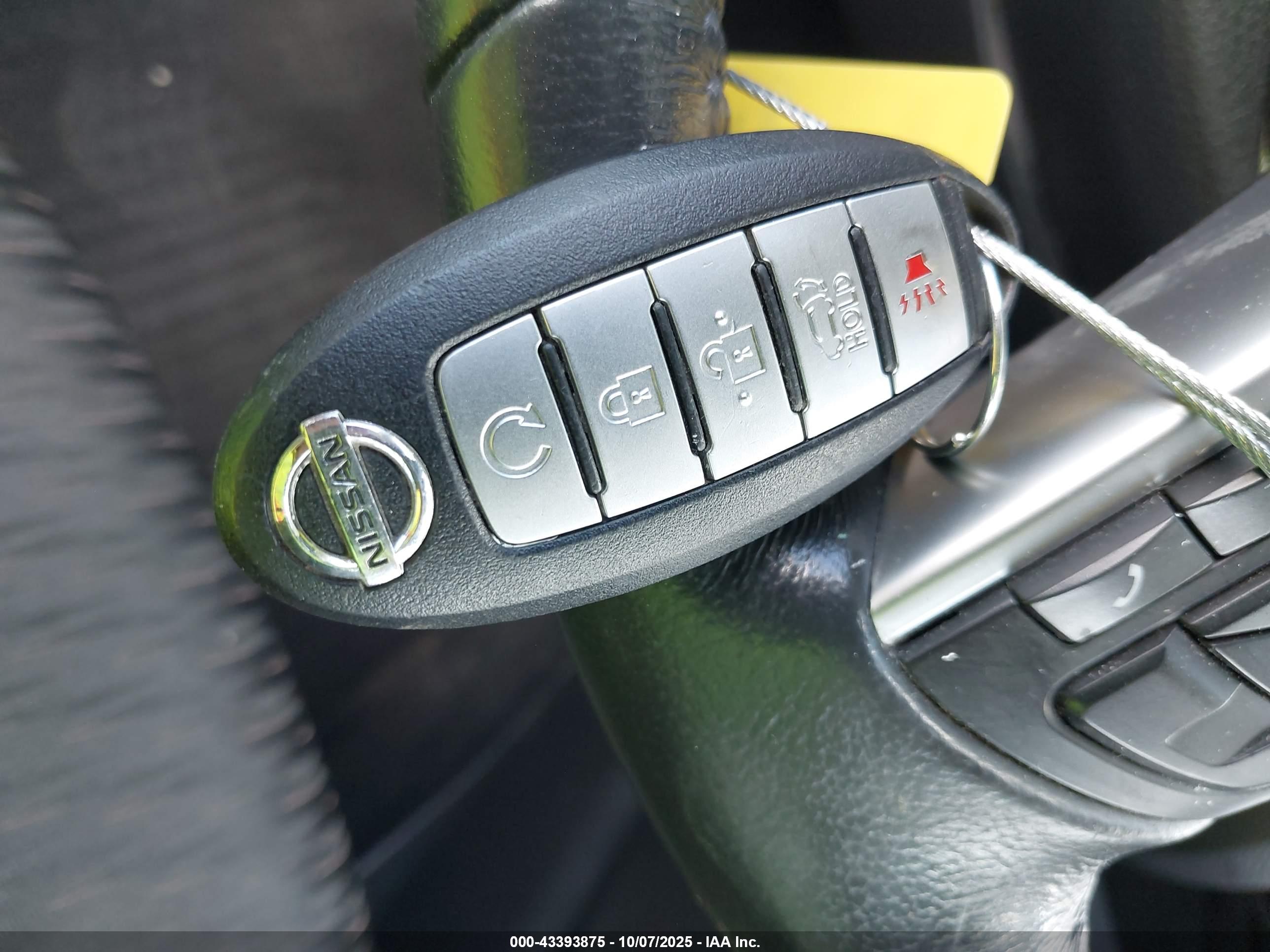NISSAN ROGUE image 11