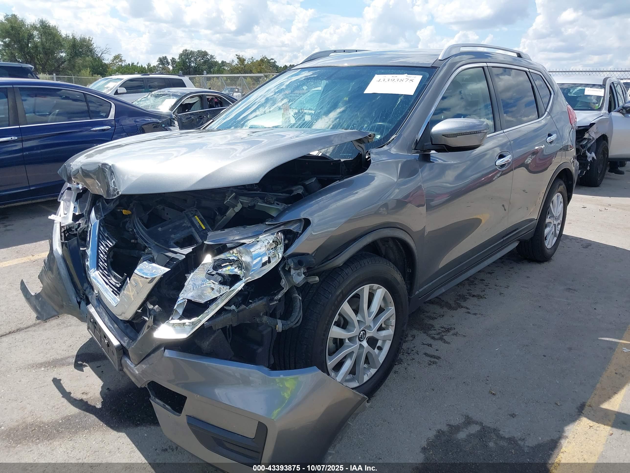 NISSAN ROGUE image 2