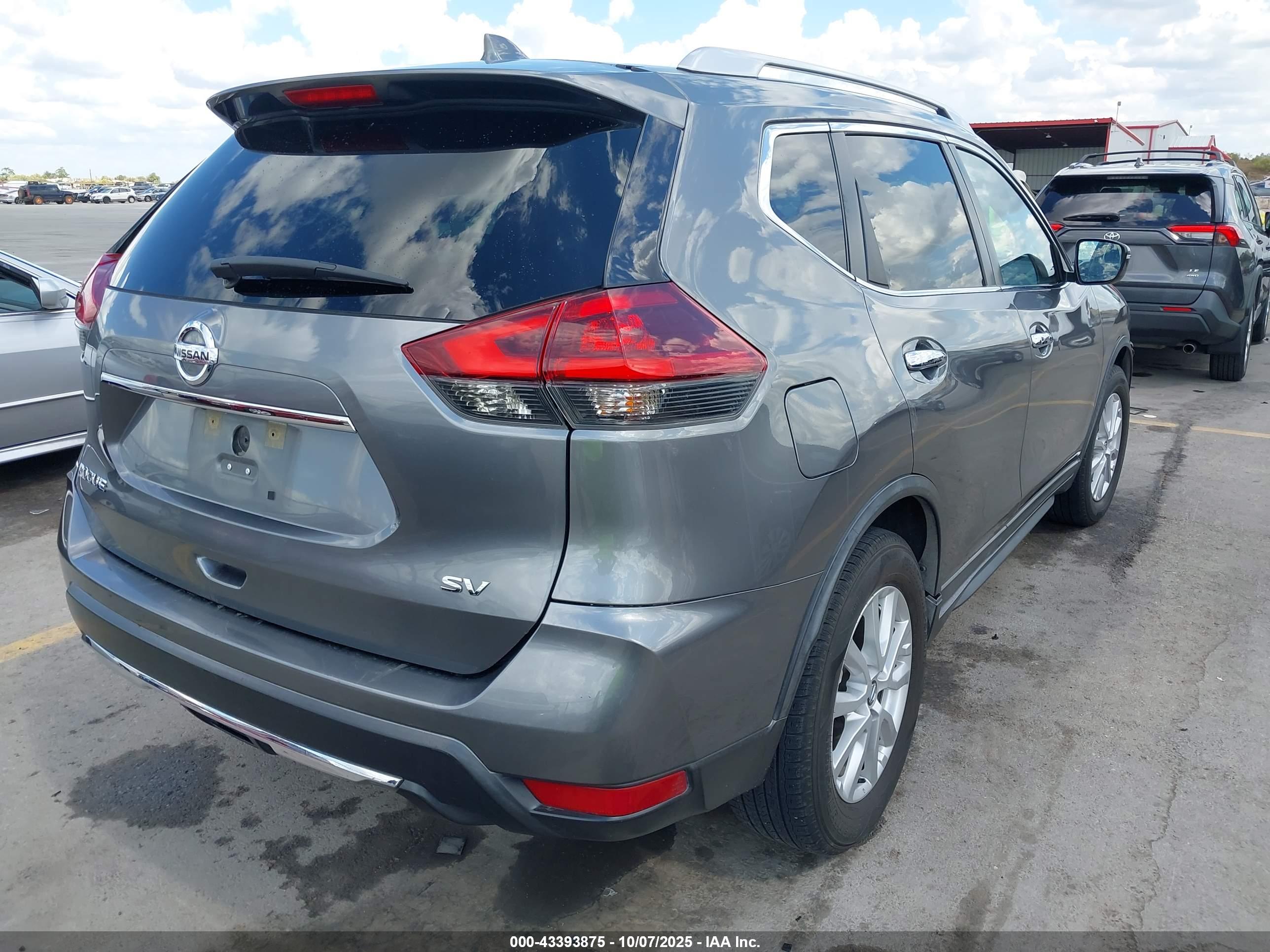 NISSAN ROGUE image 4