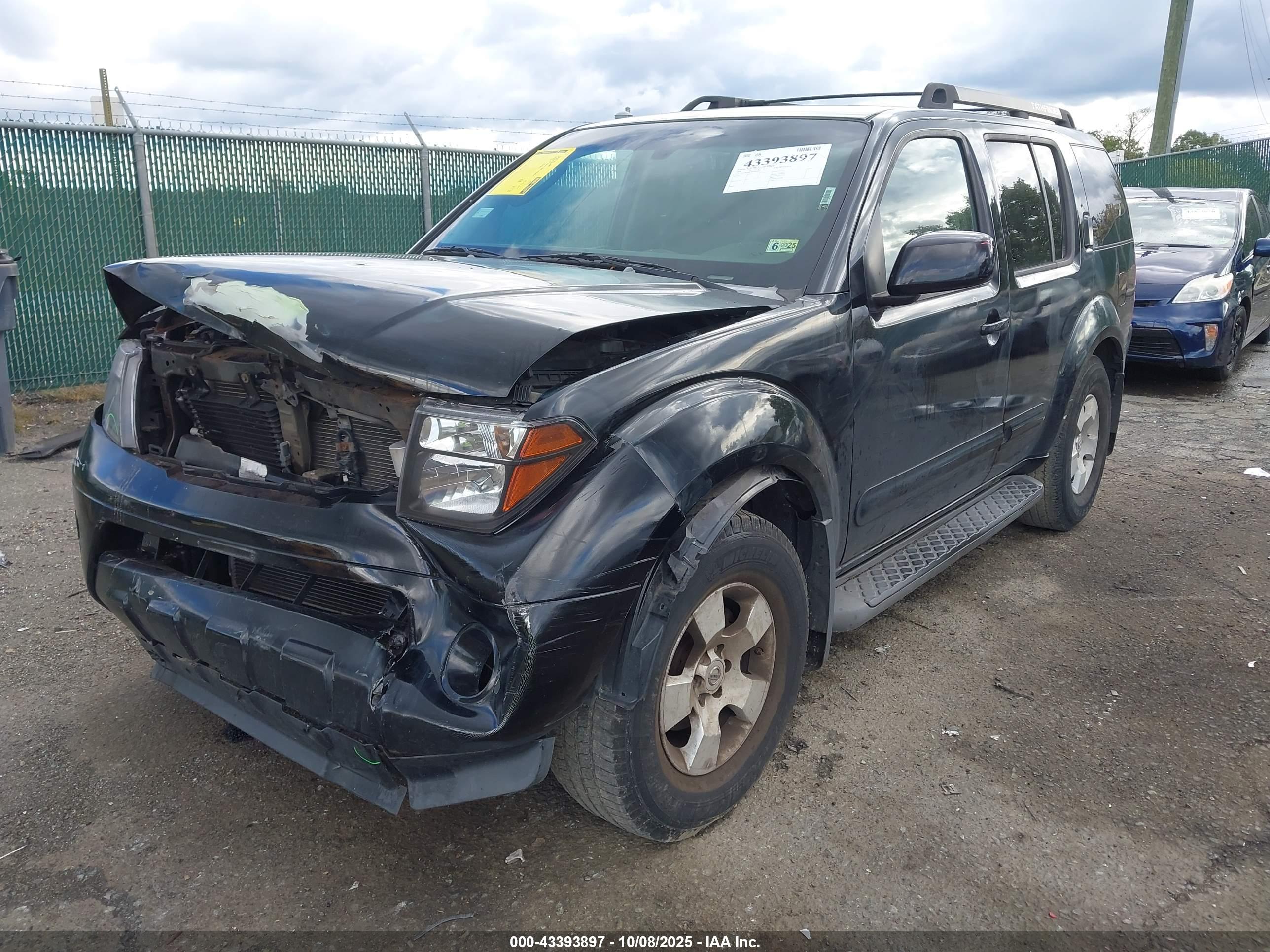 NISSAN PATHFINDER image 2