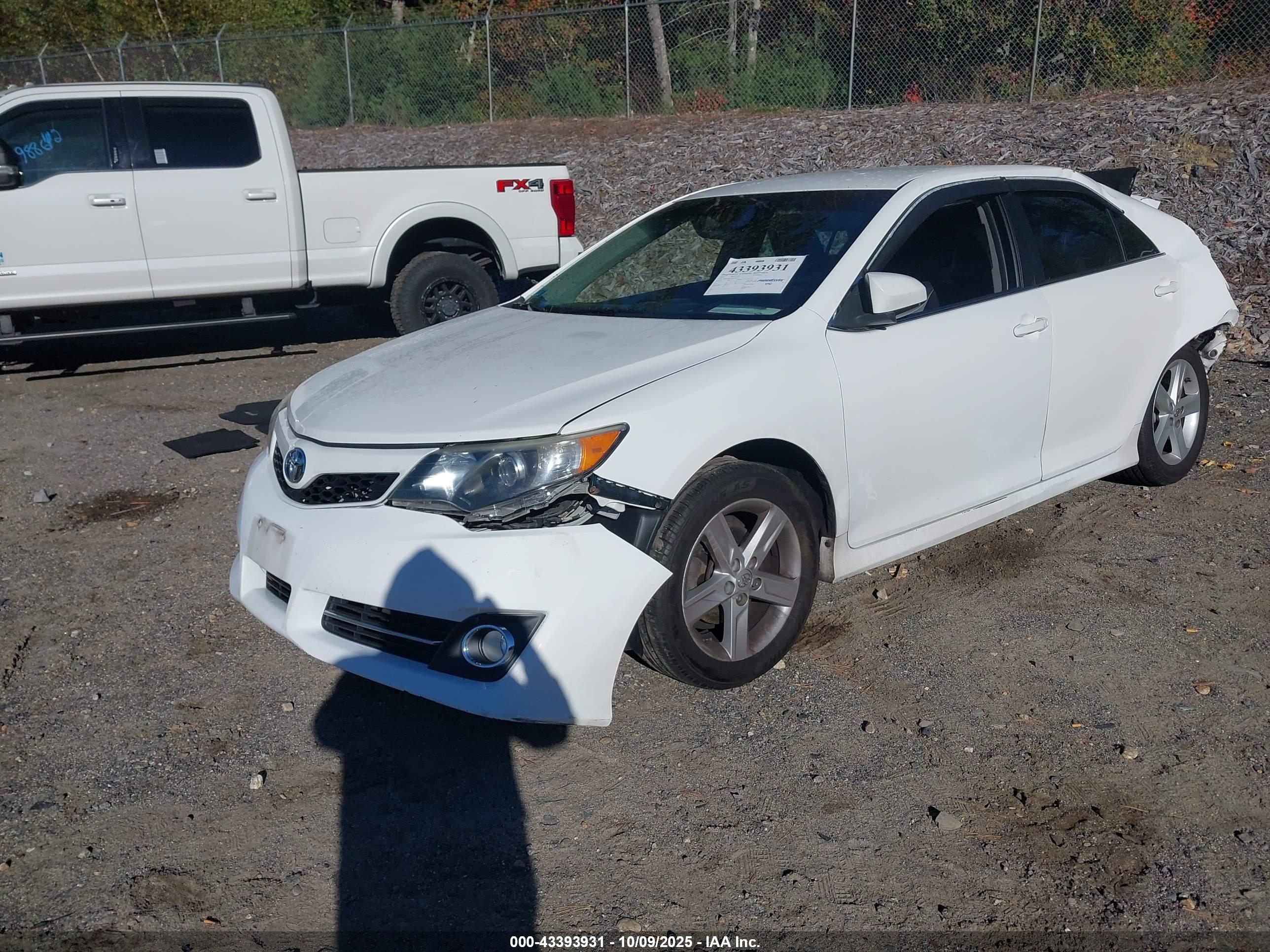 TOYOTA CAMRY image 2