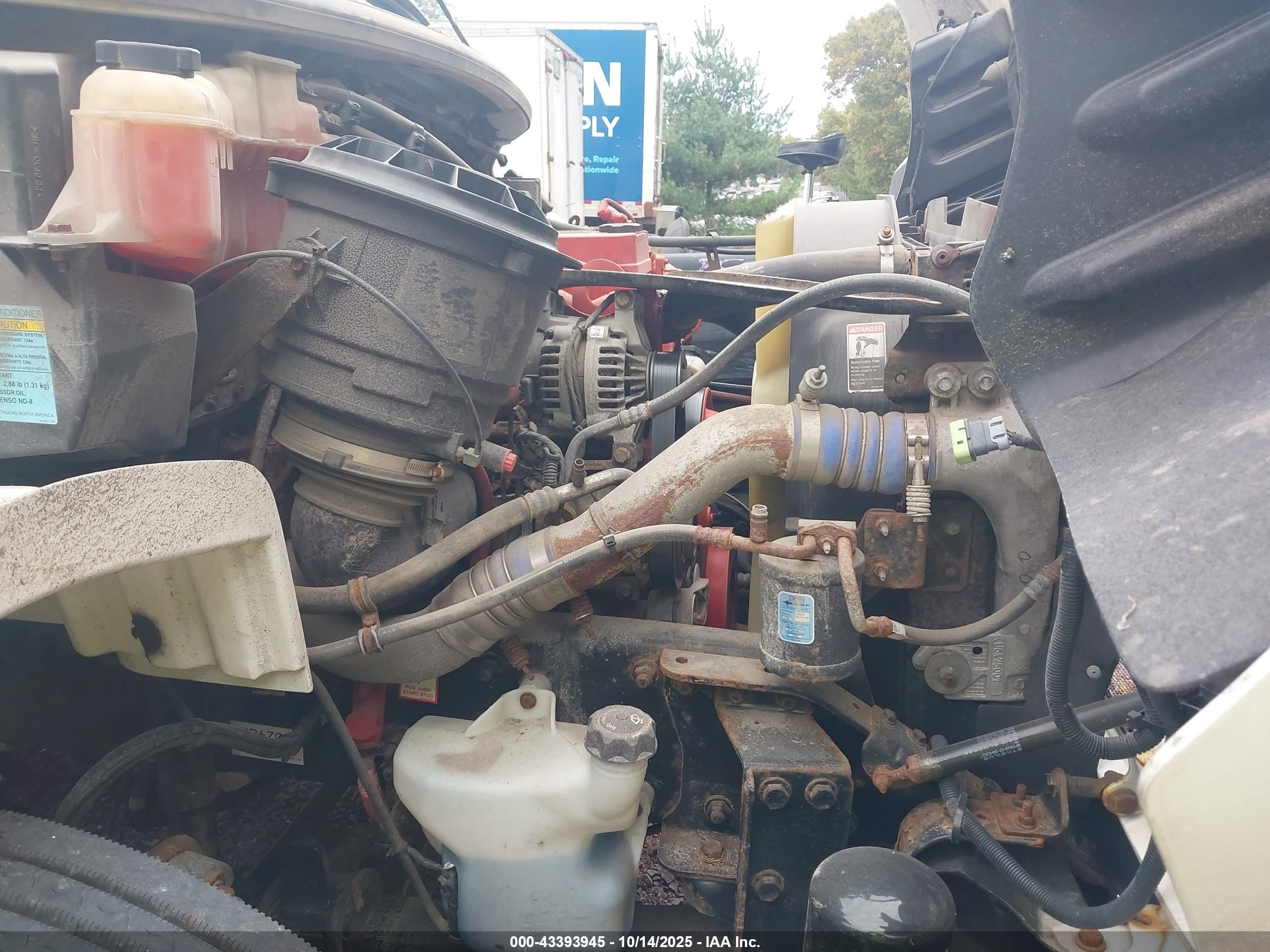FREIGHTLINER M2 image 10