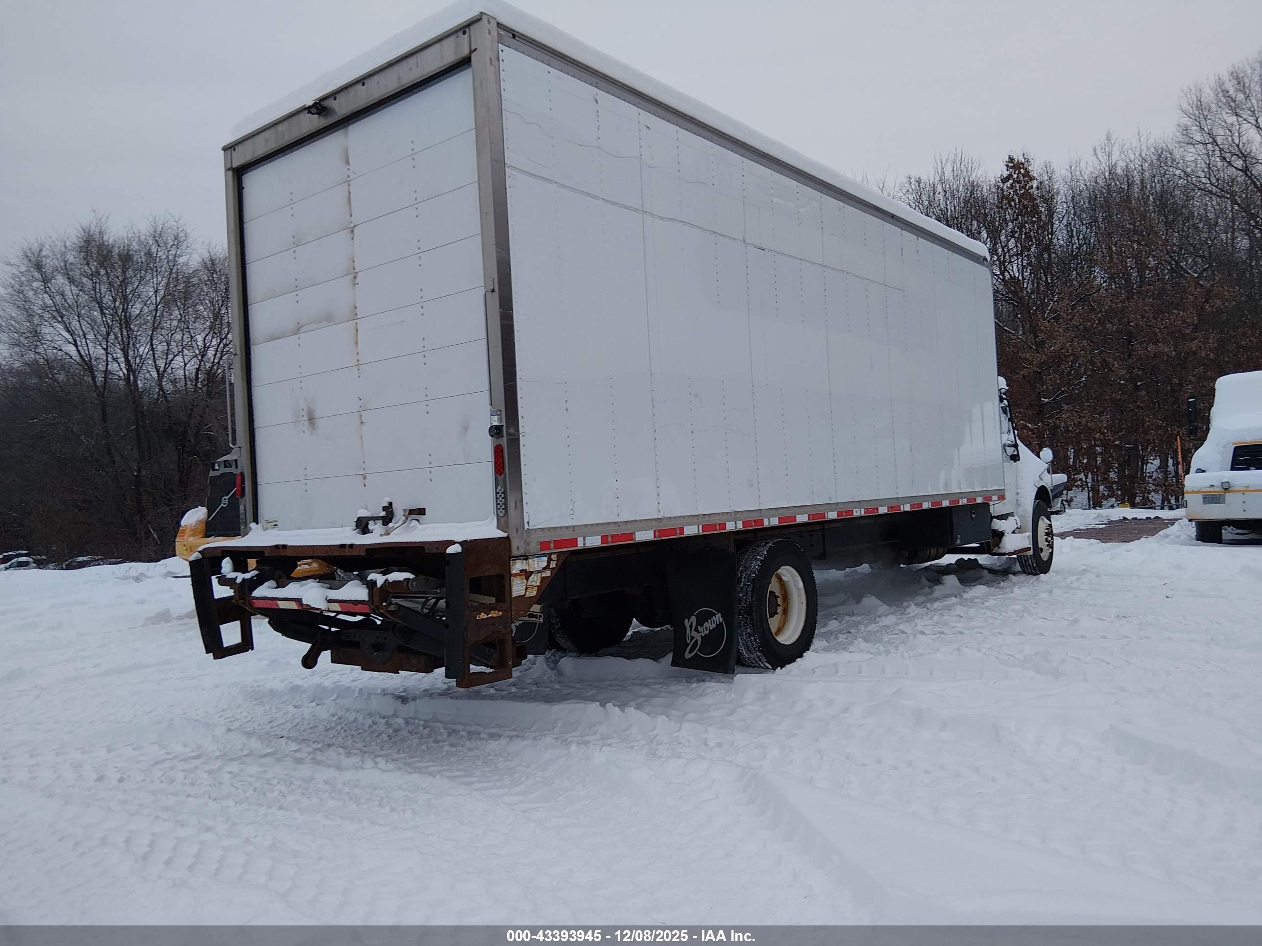 FREIGHTLINER M2 image 4