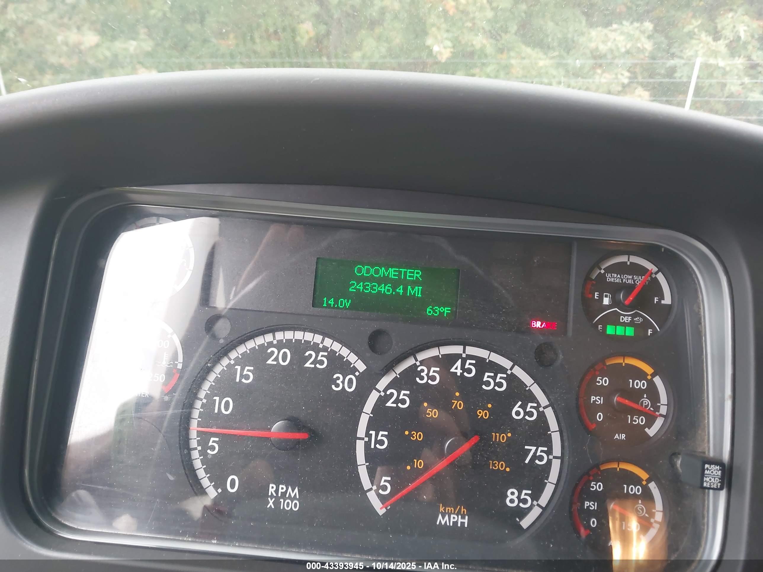 FREIGHTLINER M2 image 6