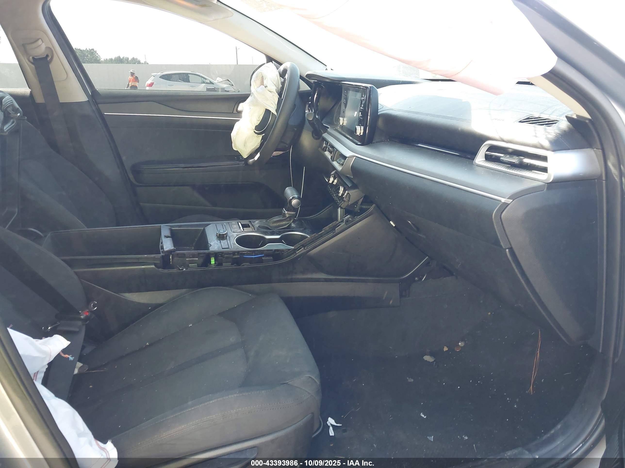 KIA K5 image 5
