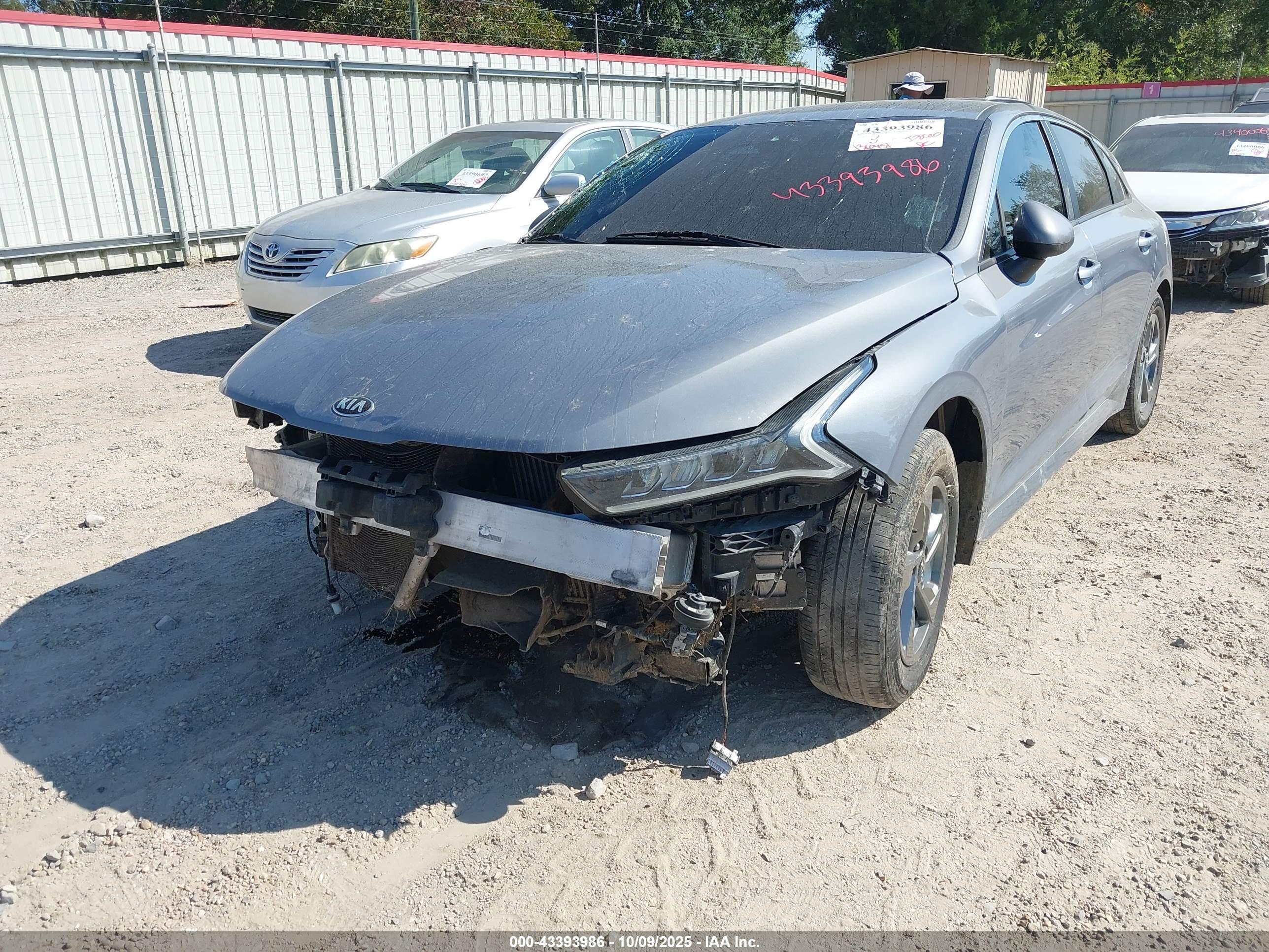 KIA K5 image 6
