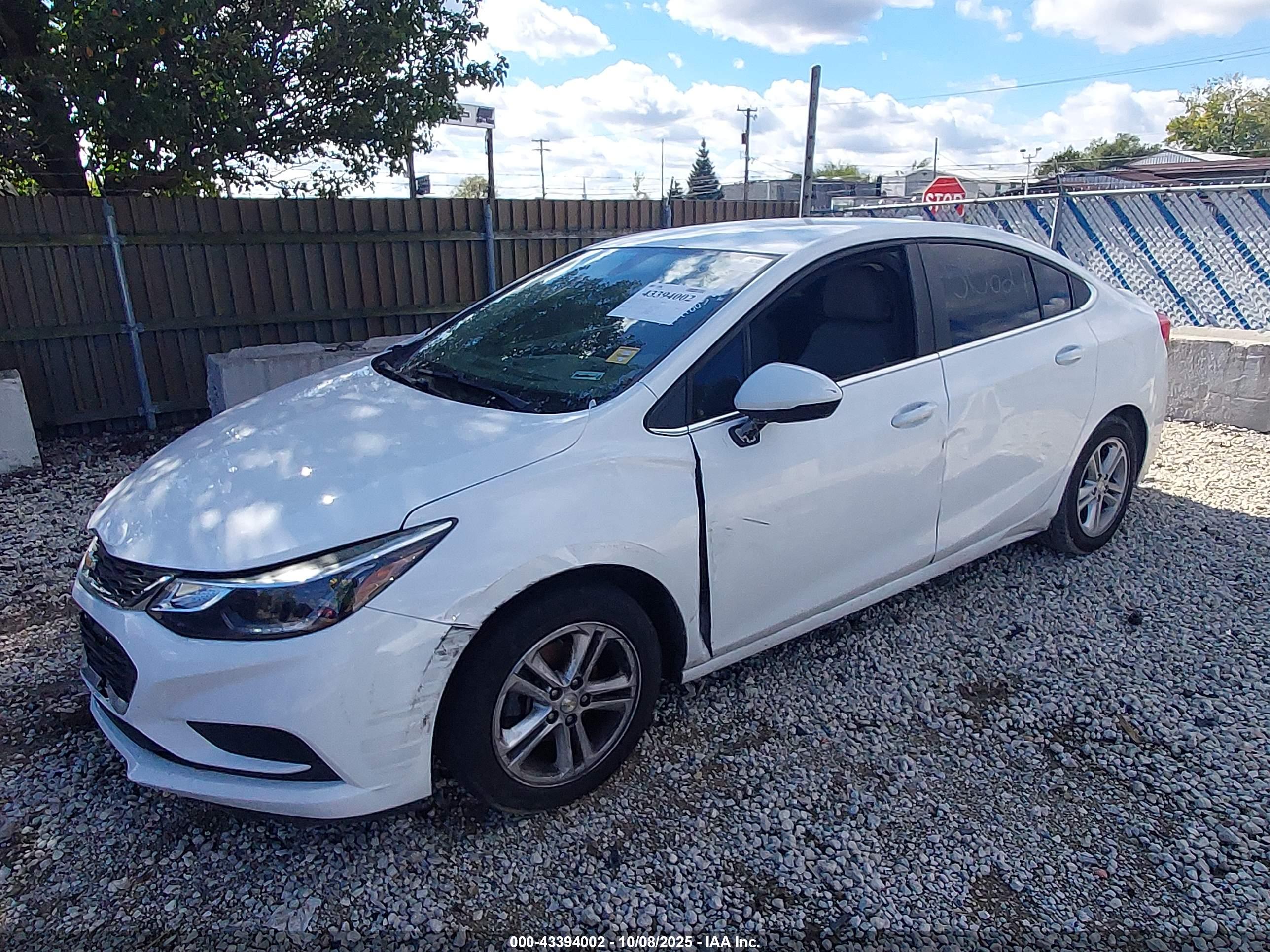 CHEVROLET CRUZE image 2
