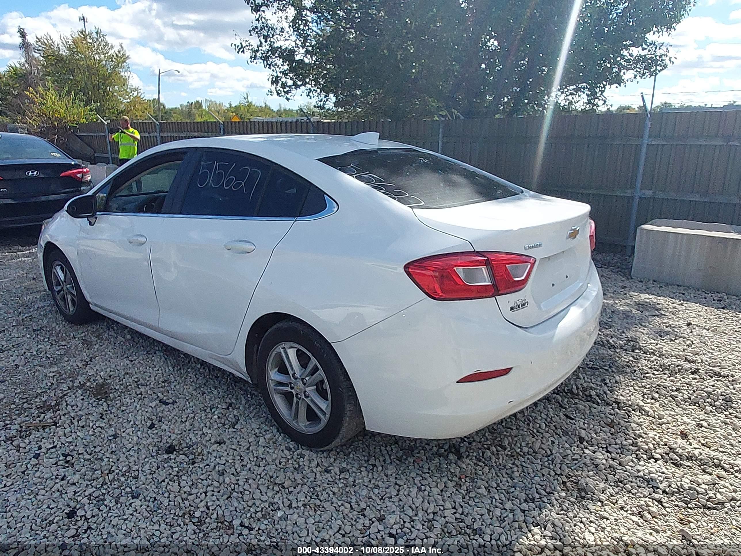CHEVROLET CRUZE image 3