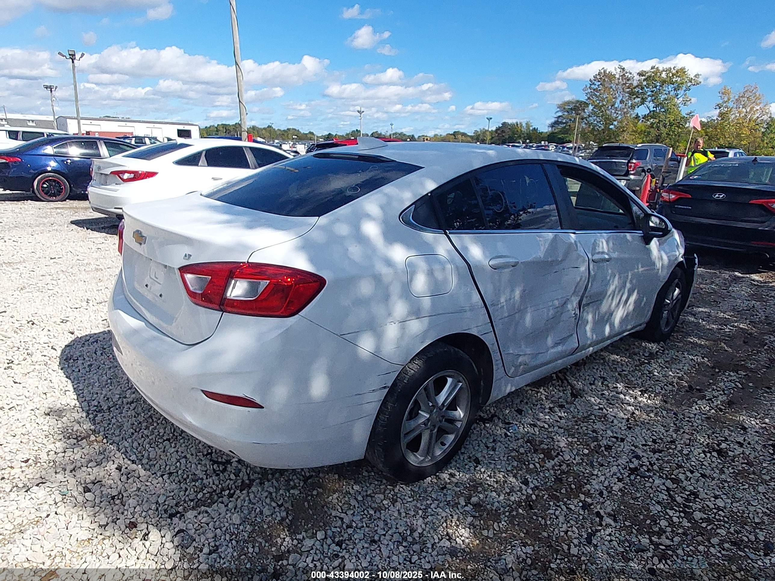 CHEVROLET CRUZE image 4