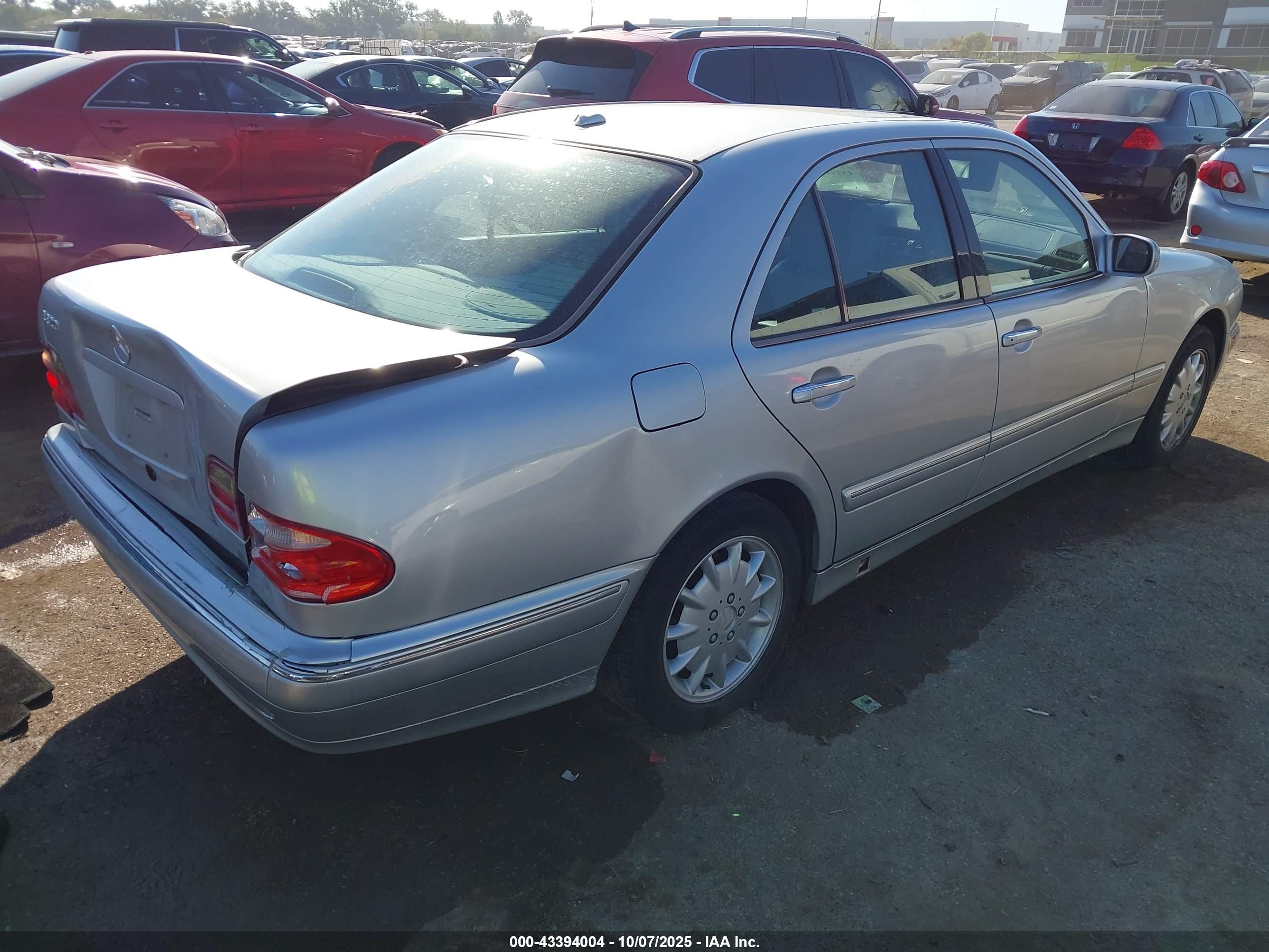 MERCEDES-BENZ E image 4