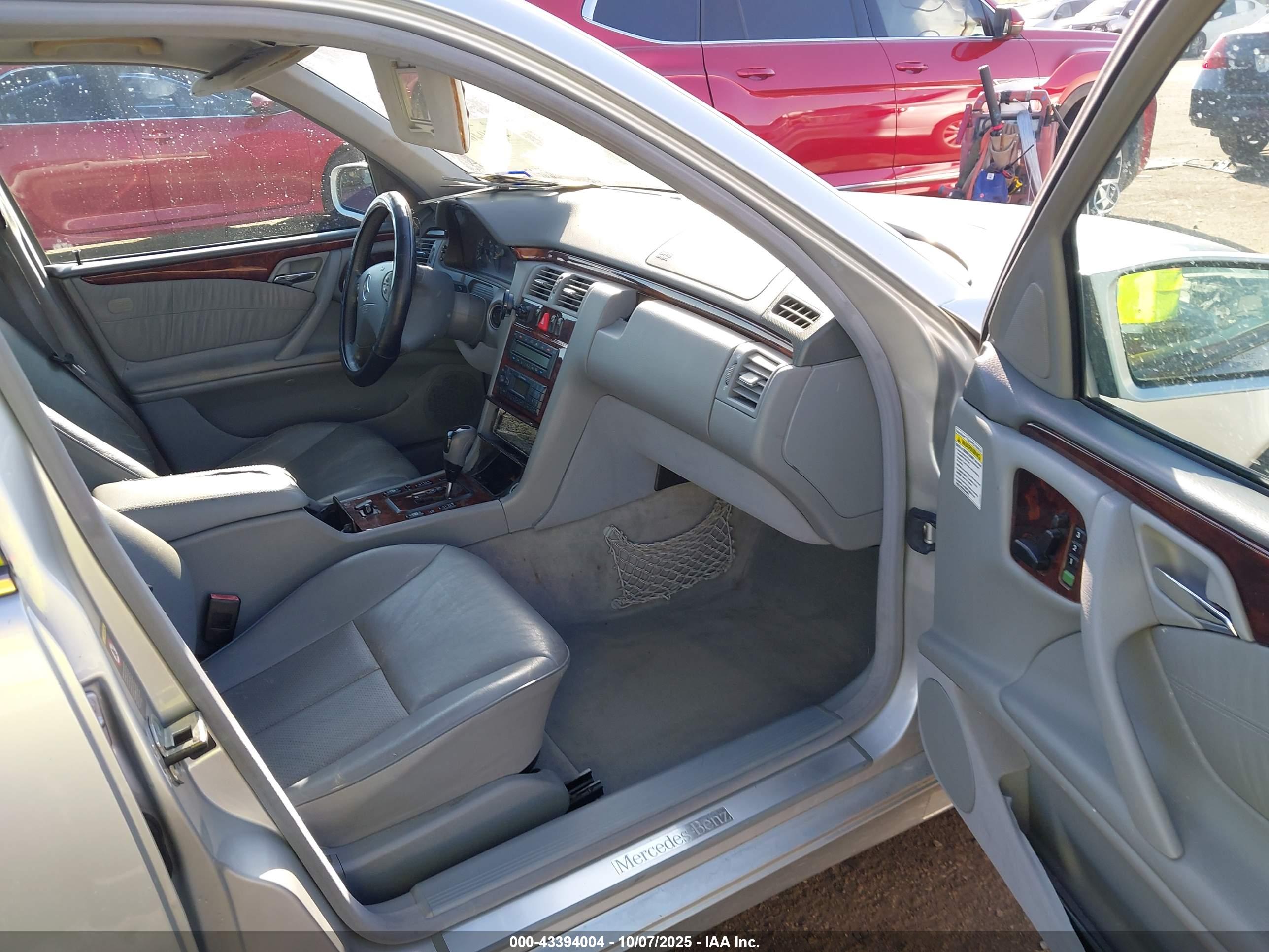 MERCEDES-BENZ E image 5