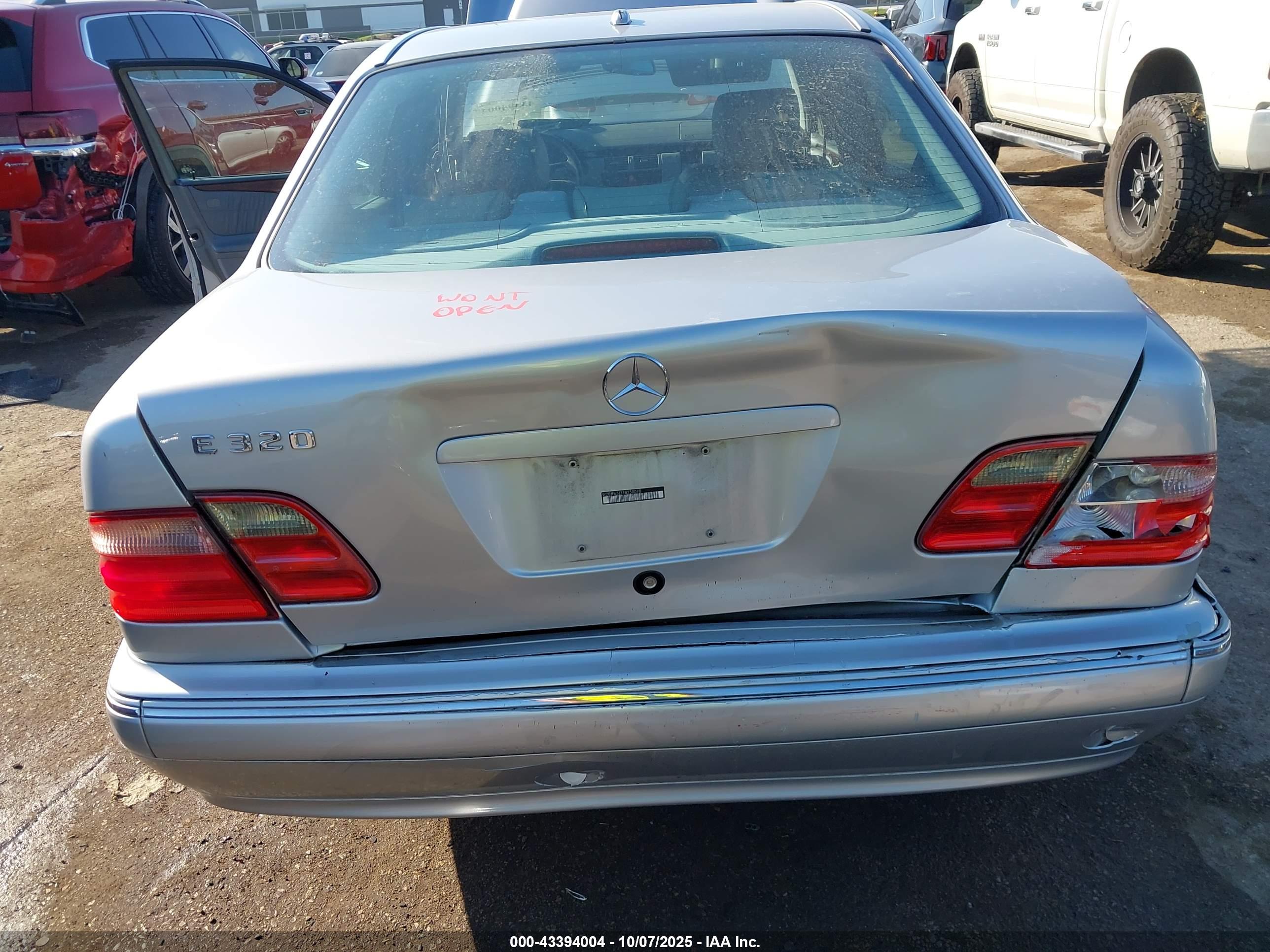 MERCEDES-BENZ E image 6