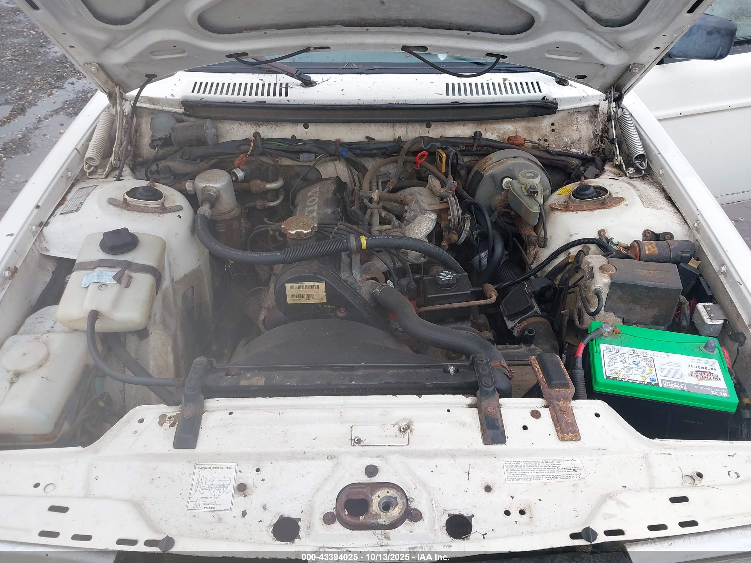 VOLVO 240 image 10